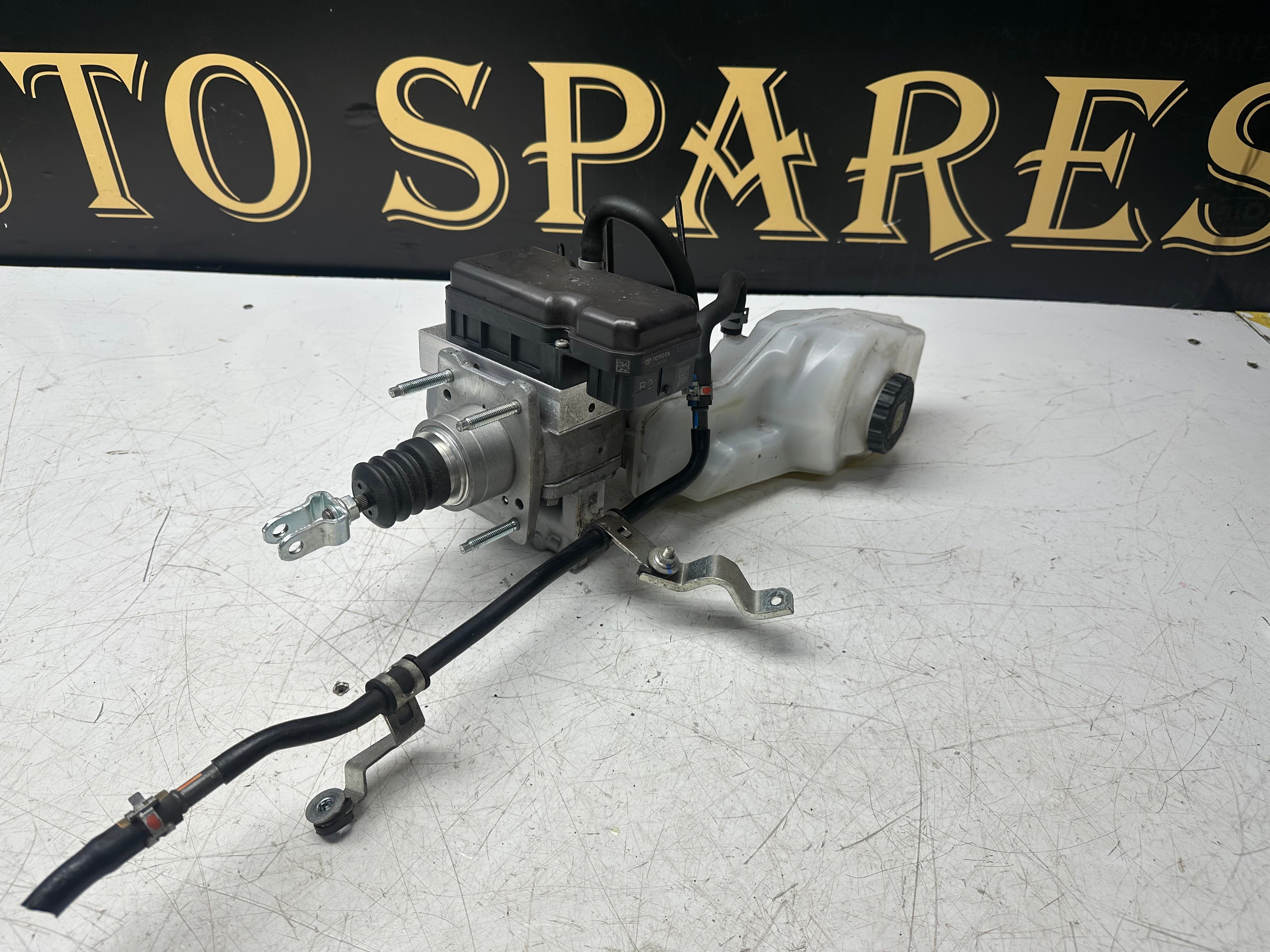 Toyota C-HR 2017 1.8 Hybrid Brake Master Cylinder Servo Booster (47210-10070)