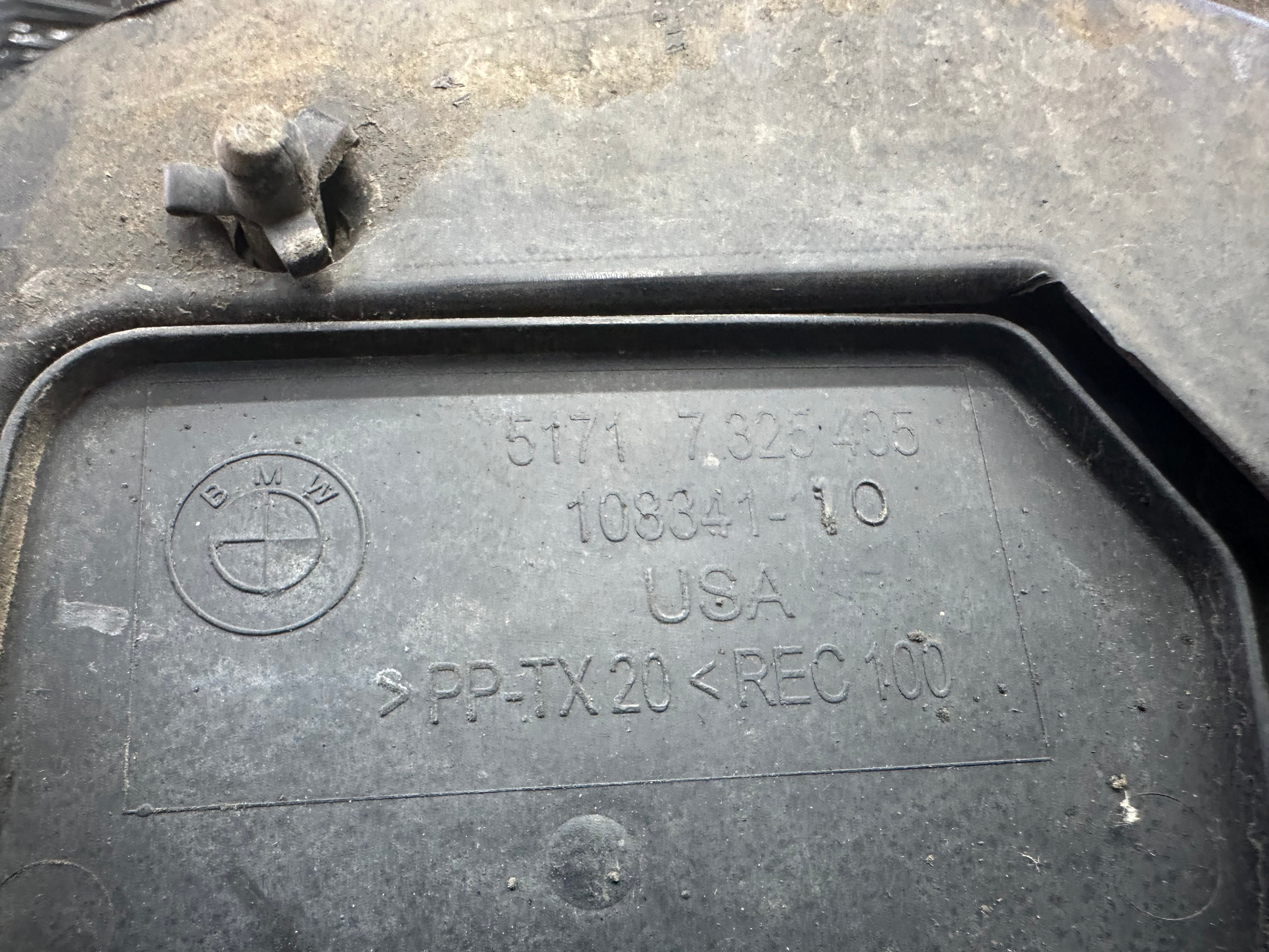 BMW X5 Driver Right Front Wheel Arch Liner Cover (51717325405) (108341-10)