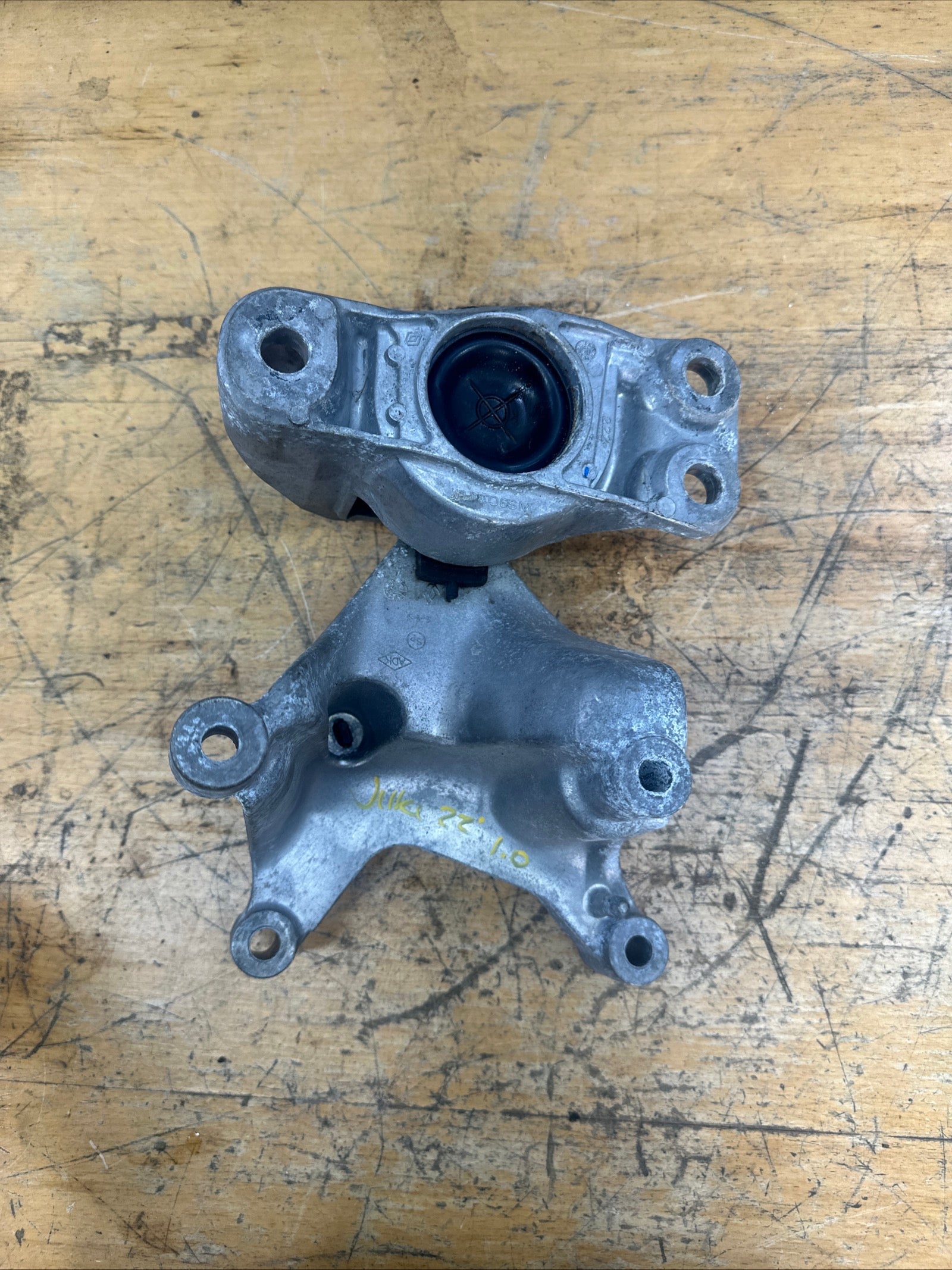 Nissan Juke MK2 2019–2023 Right Driver's Side Engine Mount Bracket