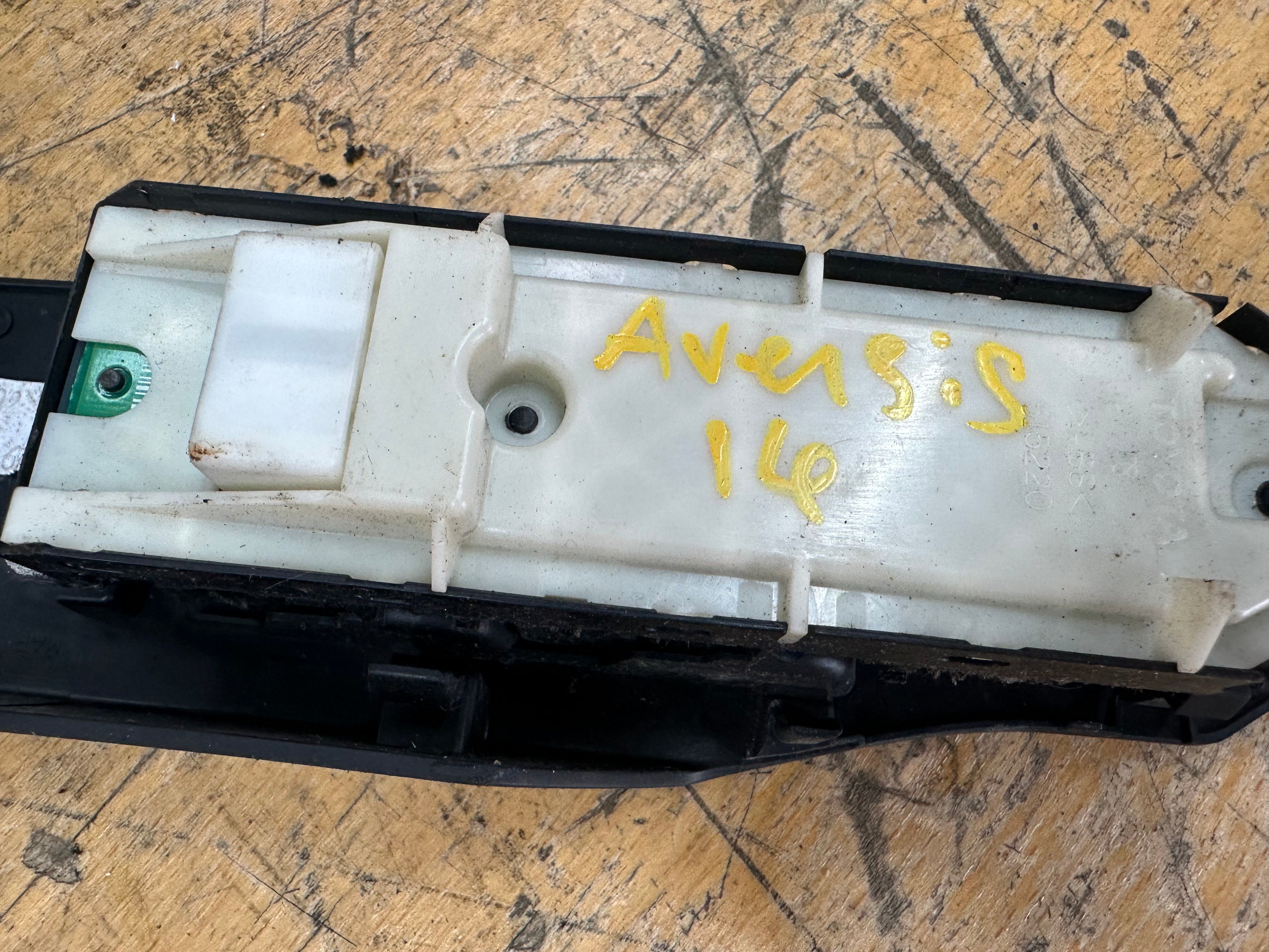 Toyota Auris 2014 Front Right Driver’s Window Control Switch (74231-02D30)