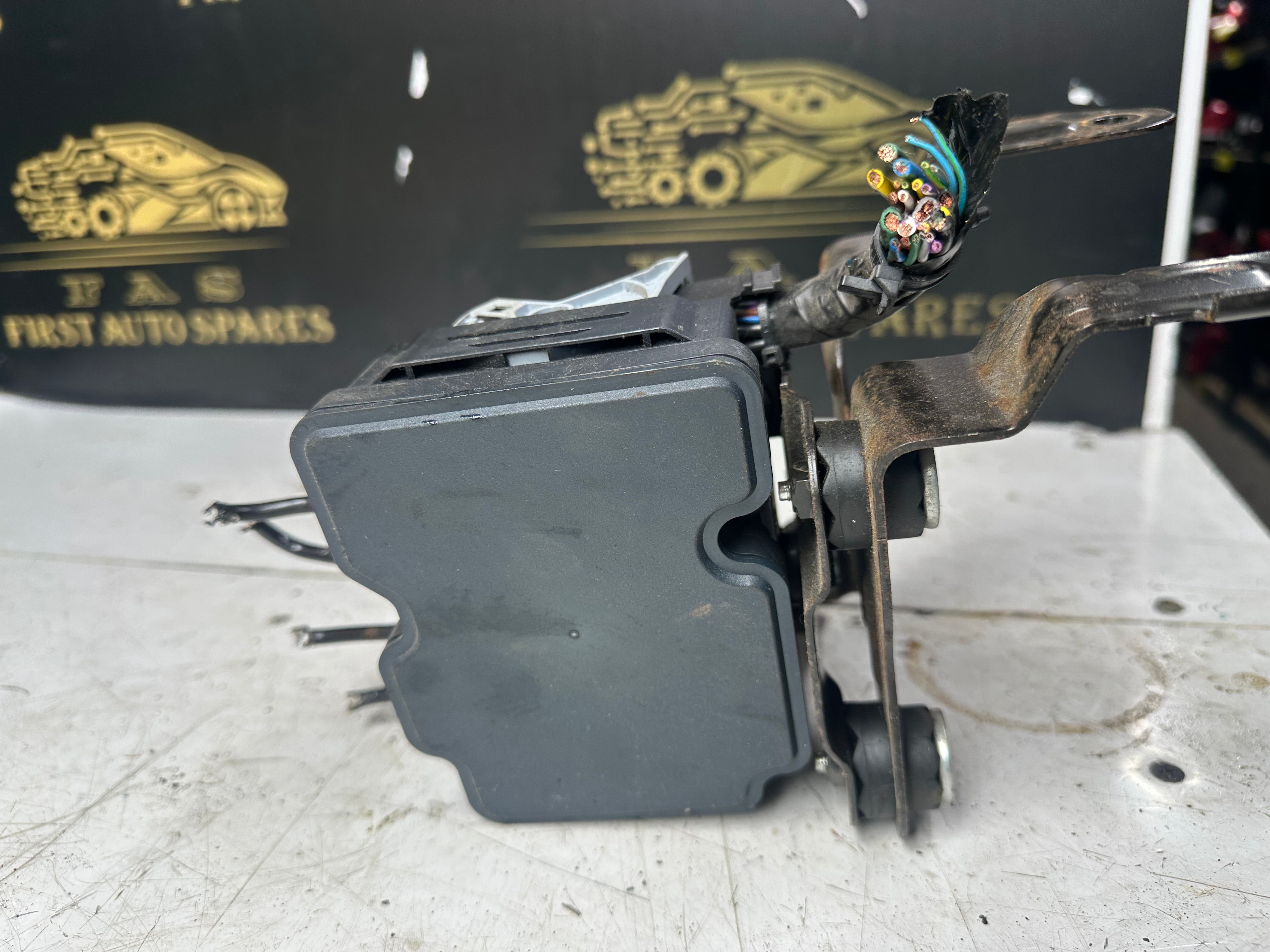 Jaguar XF 2.0 Petrol ABS Pump Modulator Control Unit (GX73-14F447-AF)