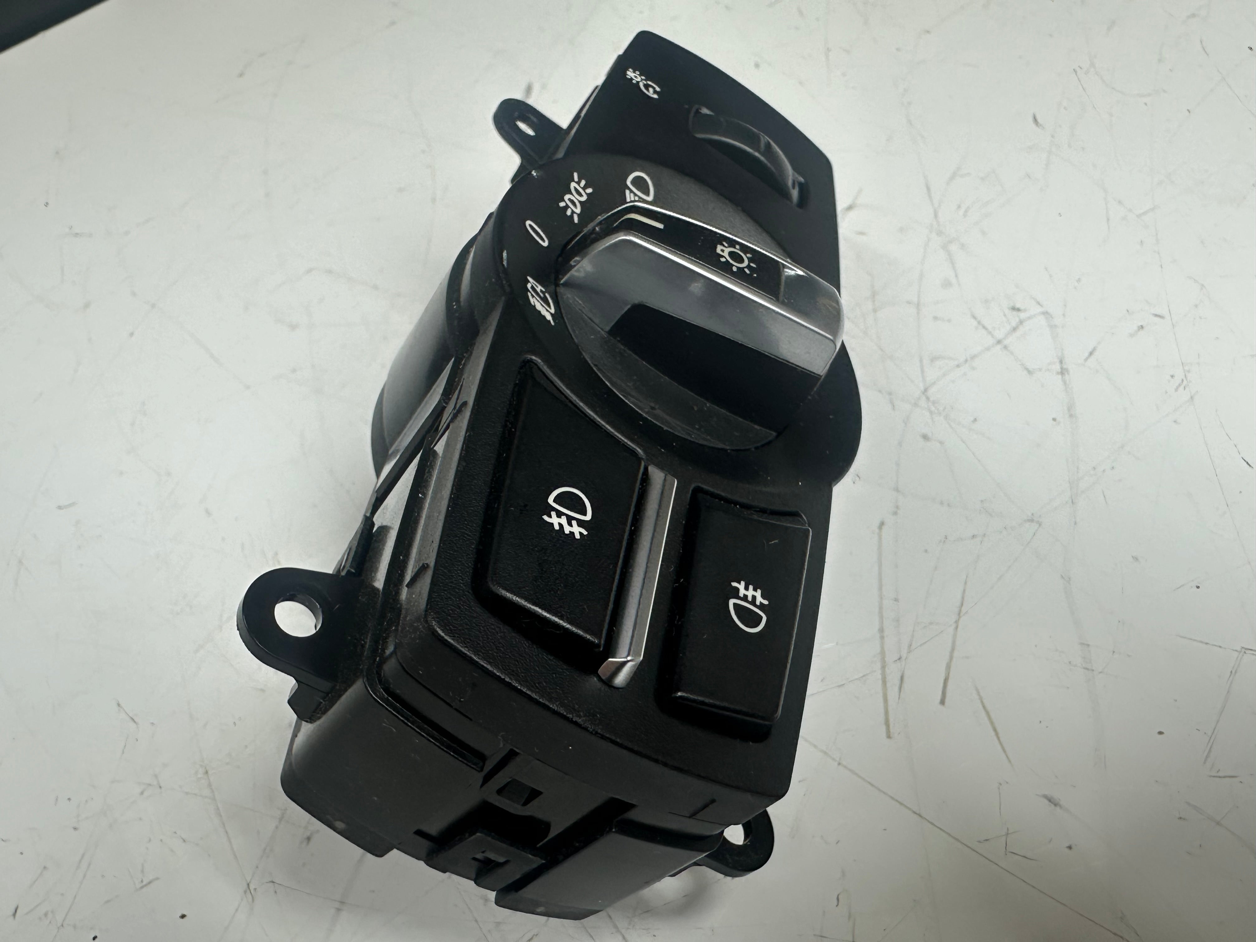 BMW 5 & 6 Series F10 F12 Headlight Switch Control Unit (9192744 05)