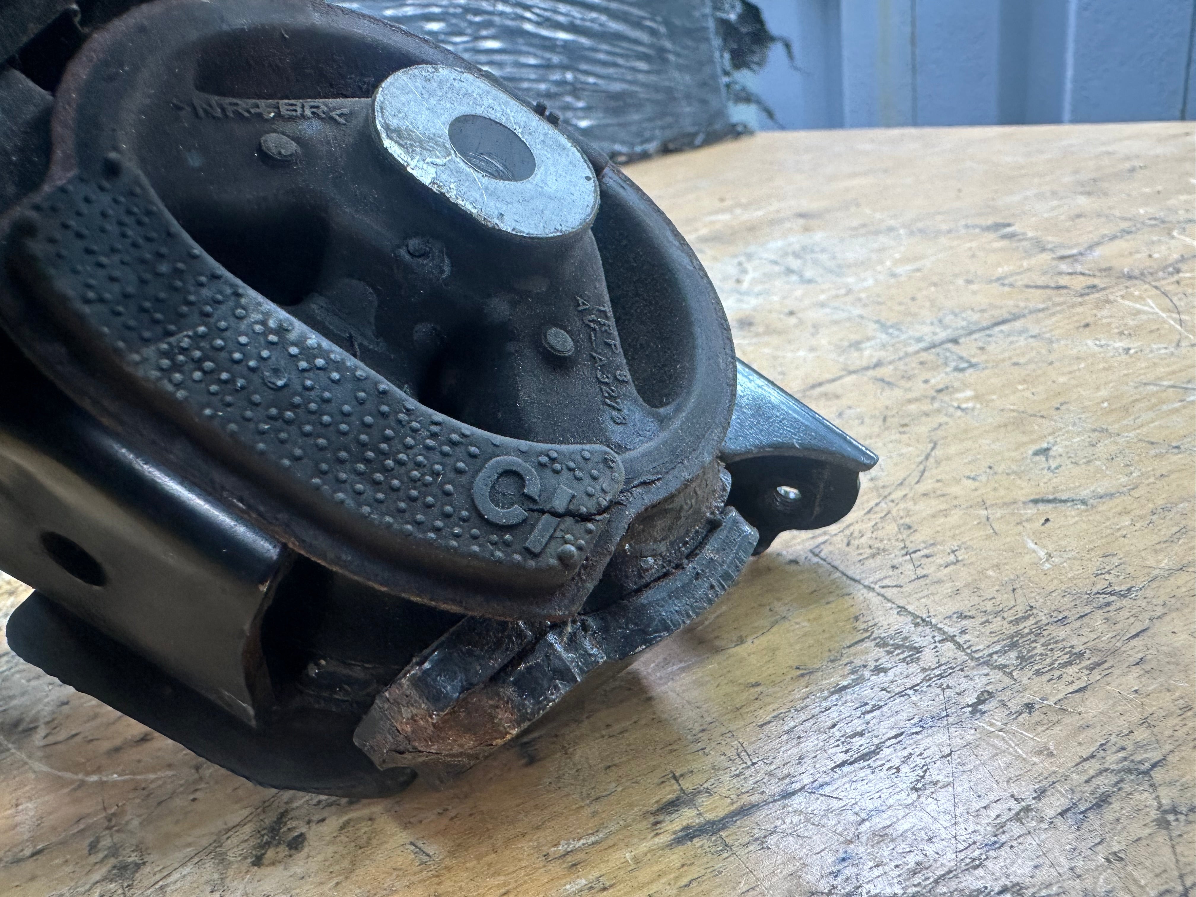 Toyota Auris 2014 Engine Mounting Left Front Hybrid Engine Mount