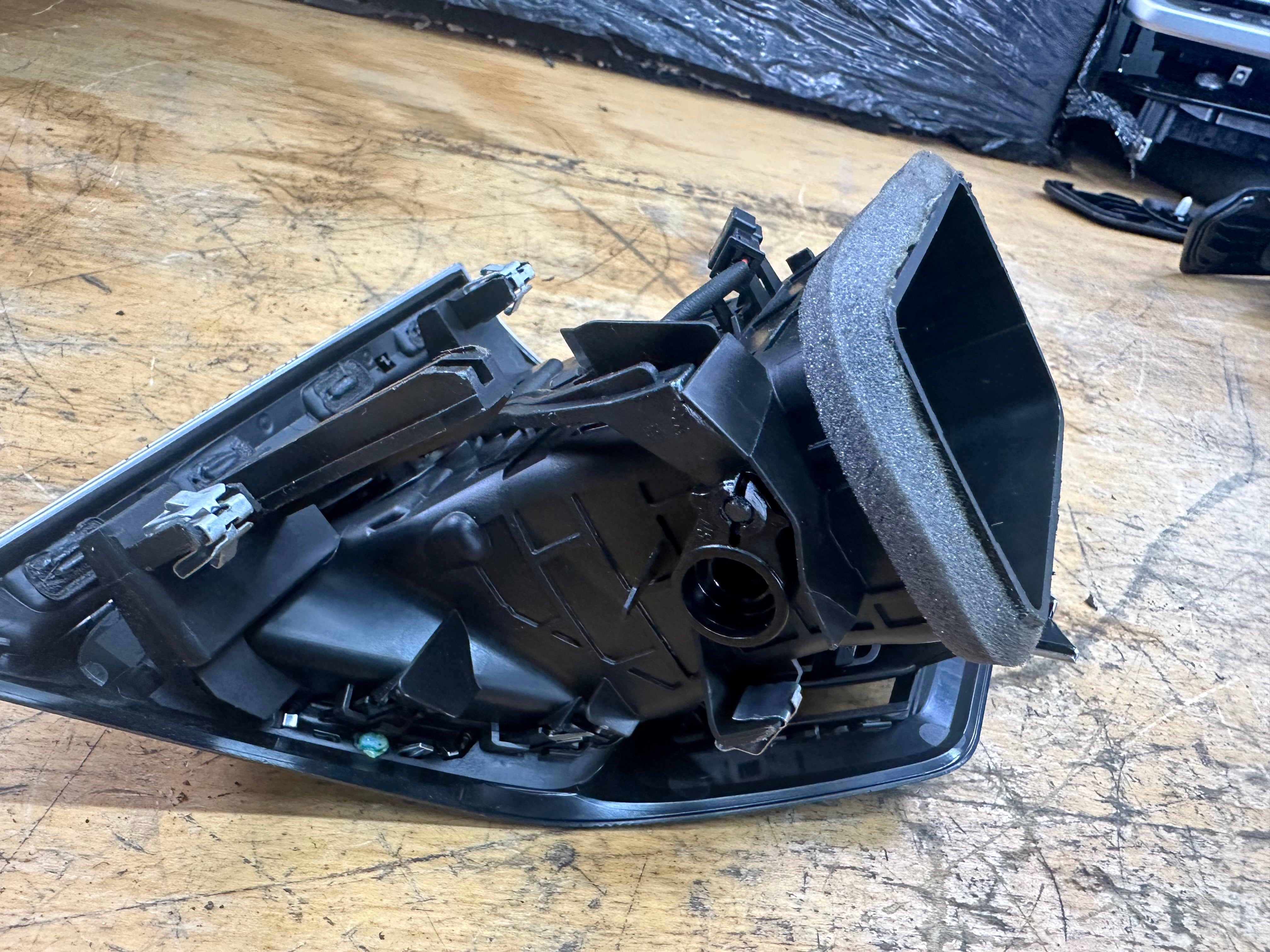 BMW G01 G02 G08 X3 X4 Driver’s Right Side Air Vent (9871600) (9871600-06)