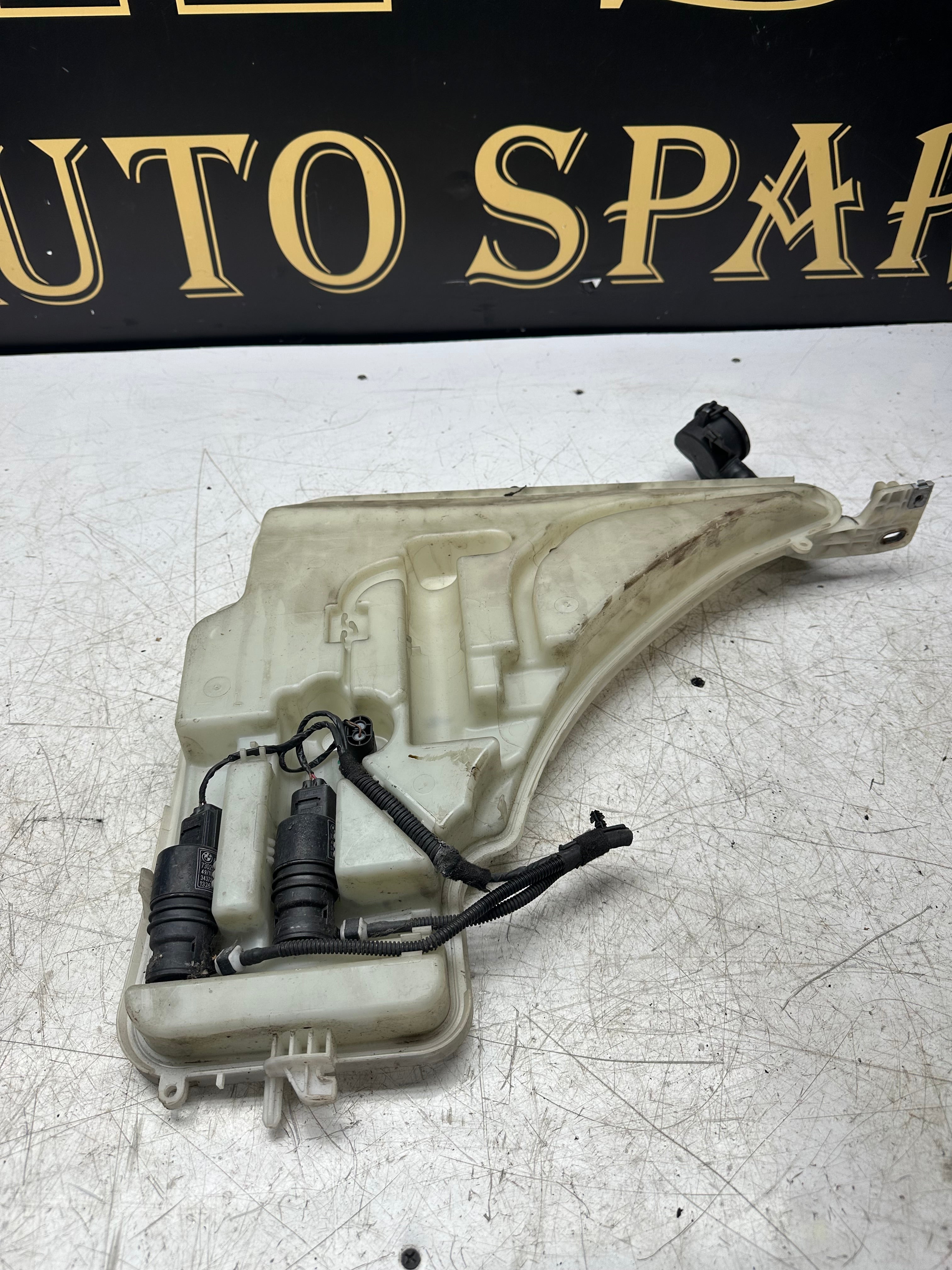 BMW 1 Series F20 Windscreen Washer Bottle / 10543512