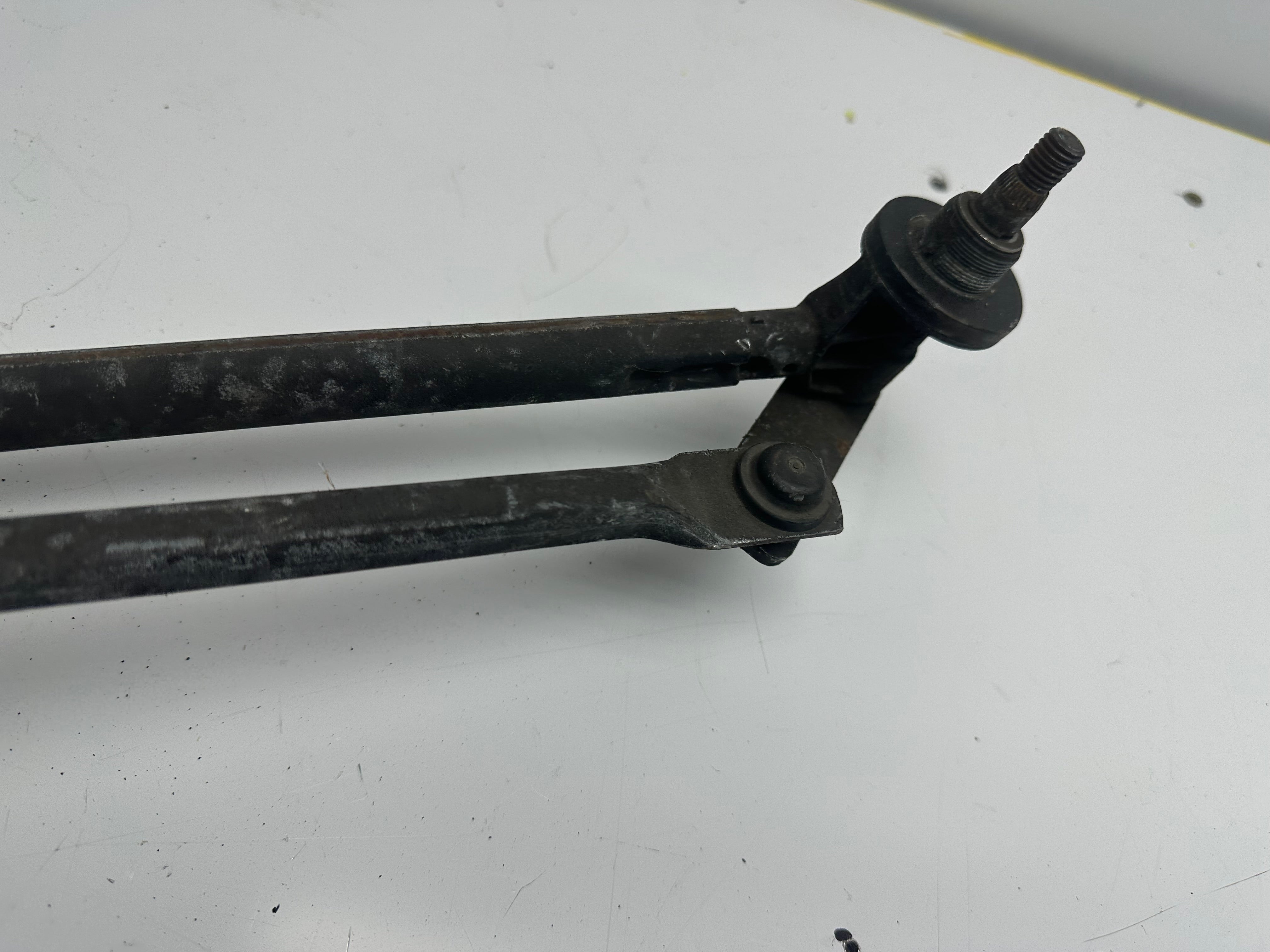 Mercedes Sprinter Front Wiper Motor & Linkage (405.147 12V)