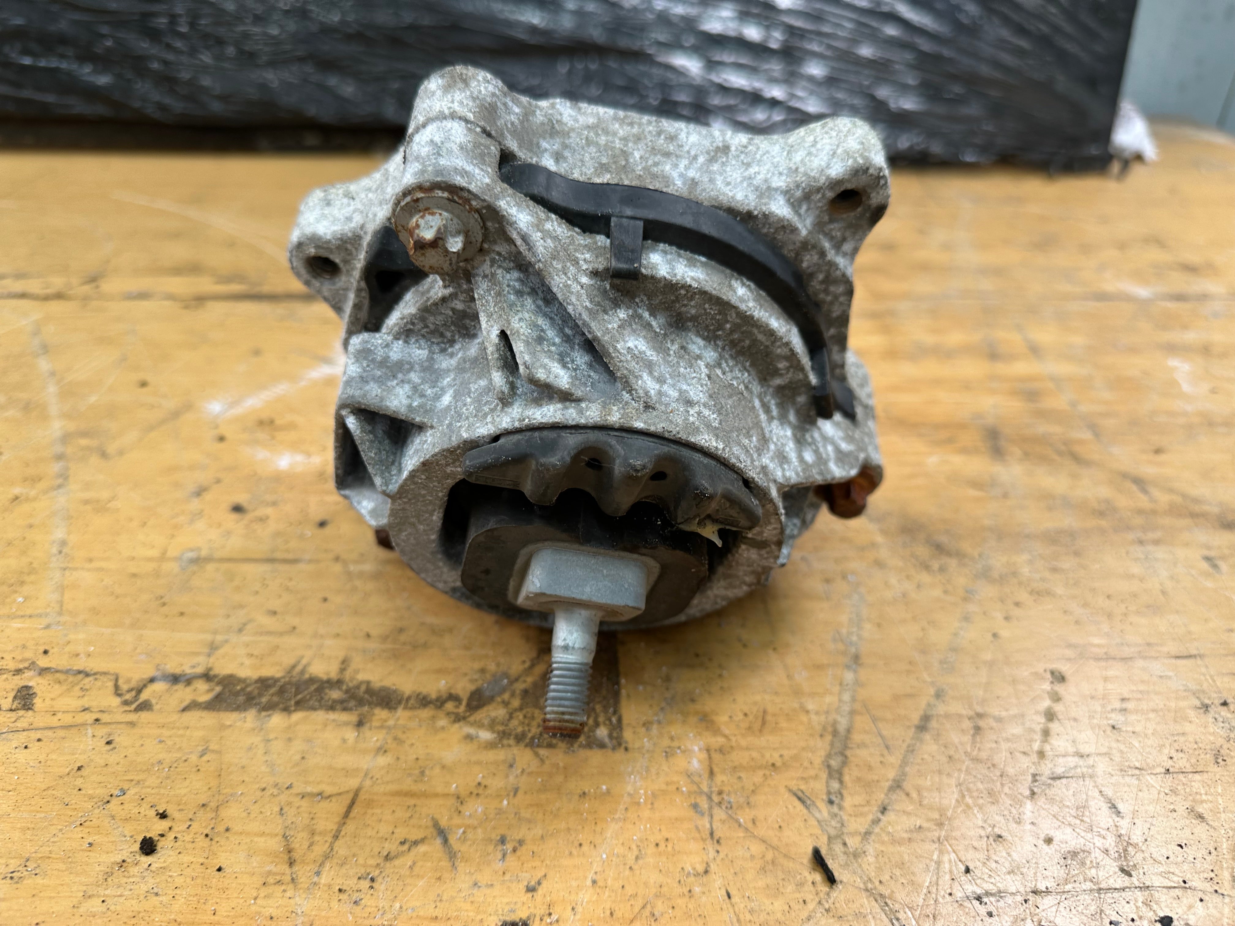 BMW 1, 3, 4 Series Right Side Engine Mount (6859412-01)