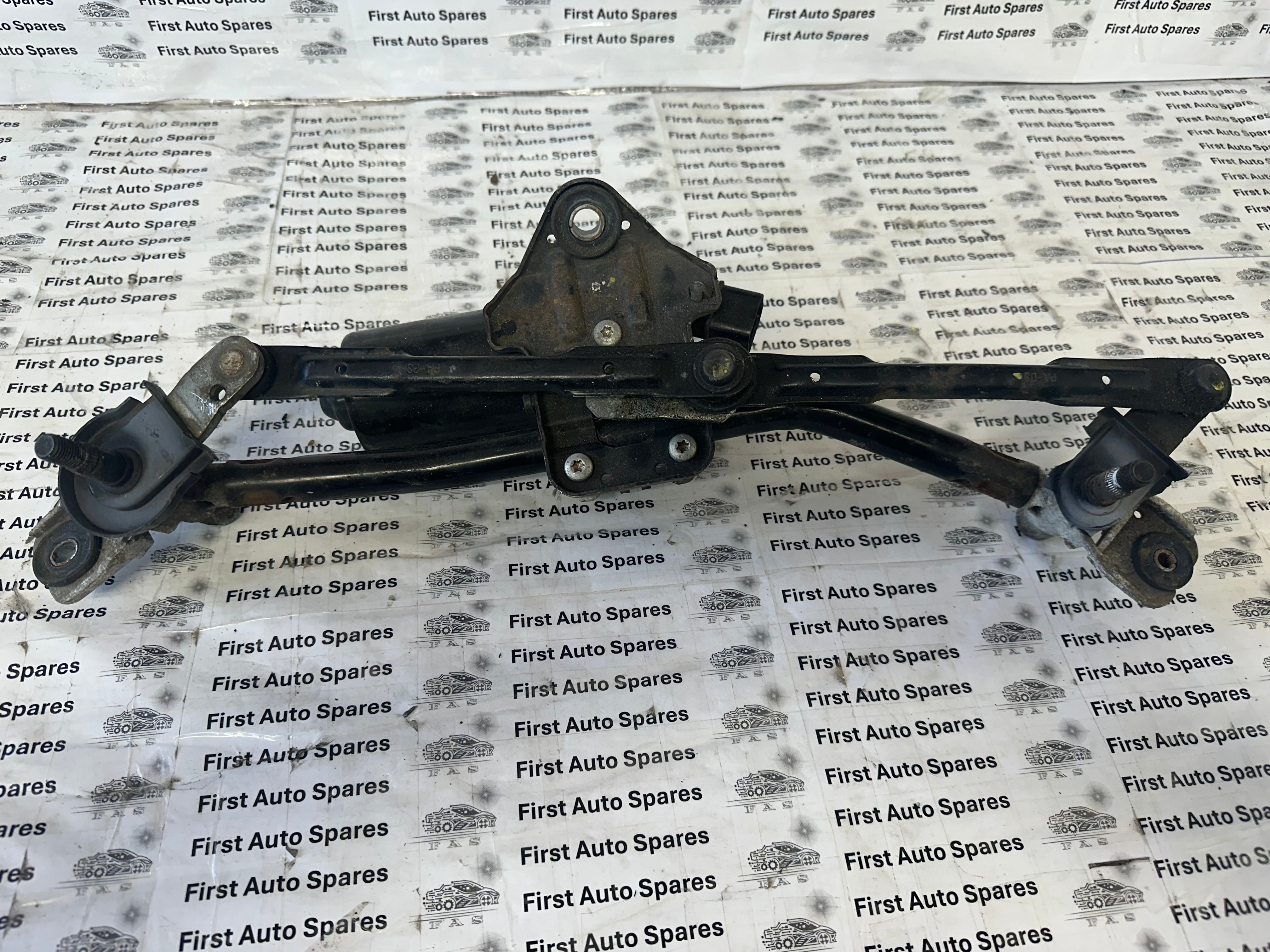 Hyundai i10 2014 Front Wiper Motor & Linkage