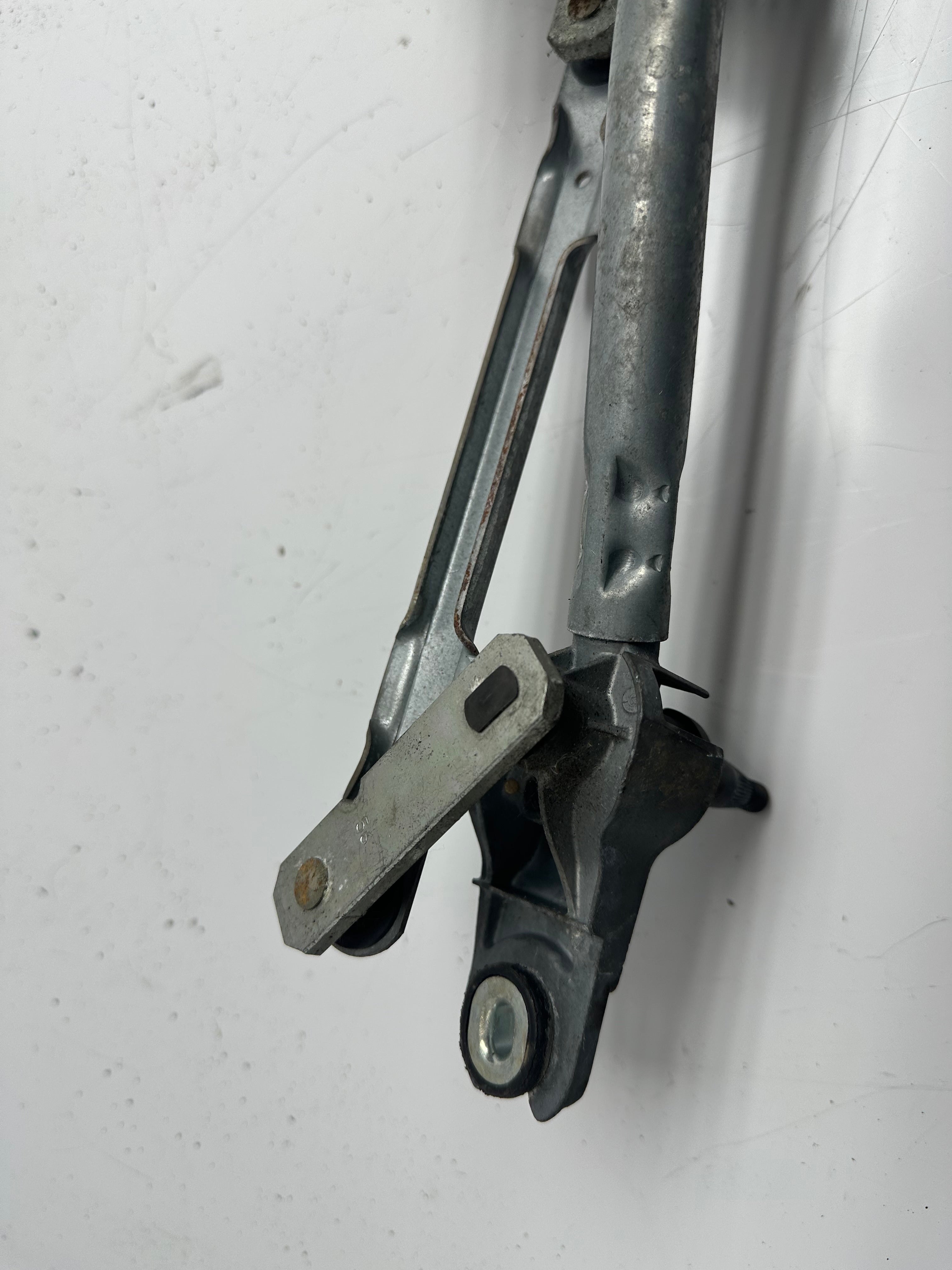 Toyota Aygo 2012 Front Wiper Motor & Linkage (53630187) (PA-66GF15)