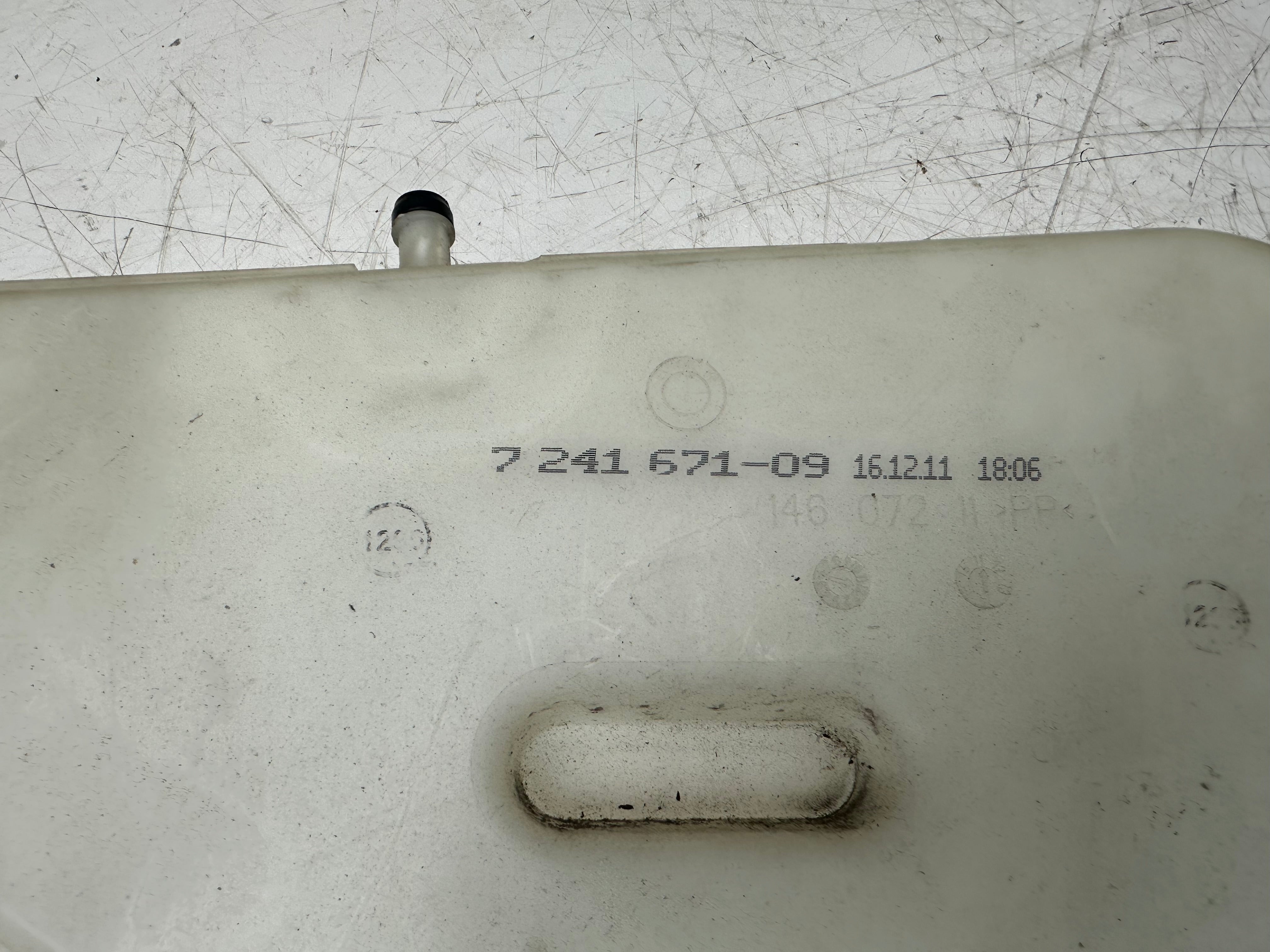 BMW 3 Series F30 Windscreen Washer Bottle & Pump (2011–2019)(7241671-09 )