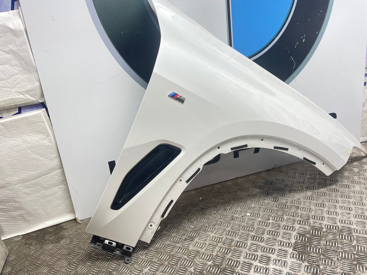 BMW X5 G05 Front Right Driver Side Fender Wing – 2018–Present (Cut marked by Yellow Circle)