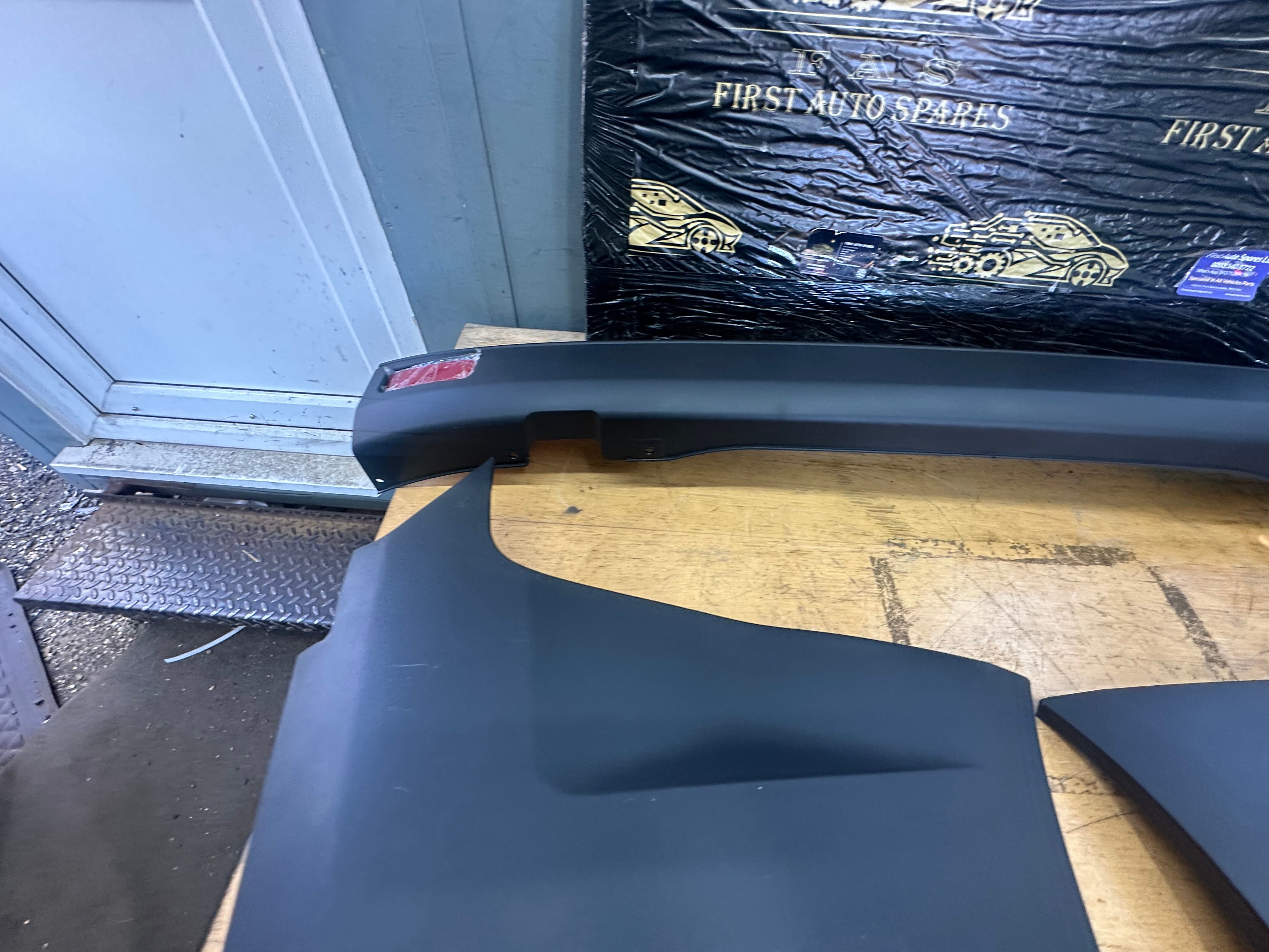 Ford Transit Custom 2014–2023 Rear Complete Bumper (In 3 Pieces)