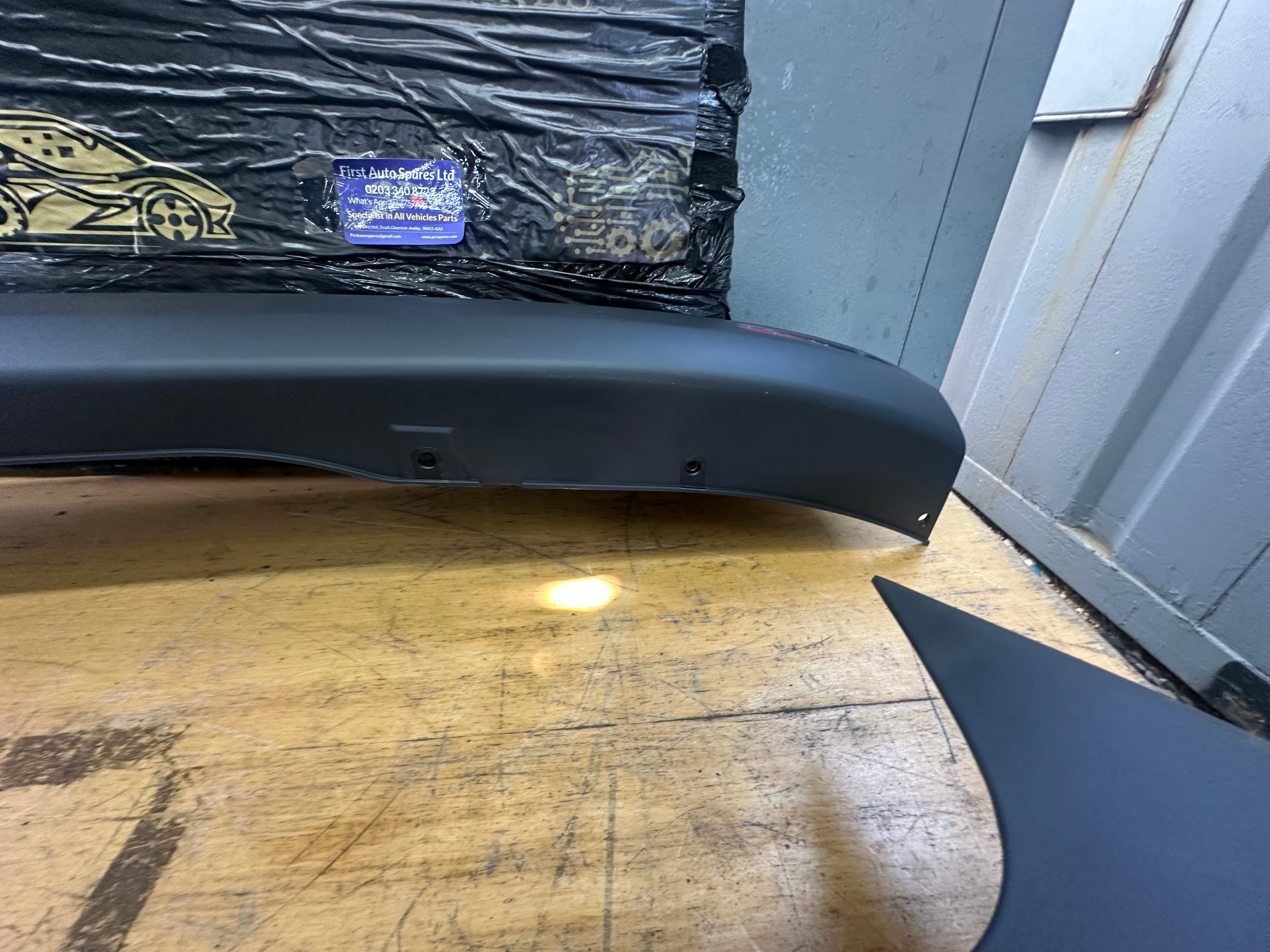 Ford Transit Custom 2014–2023 Rear Complete Bumper (In 3 Pieces)