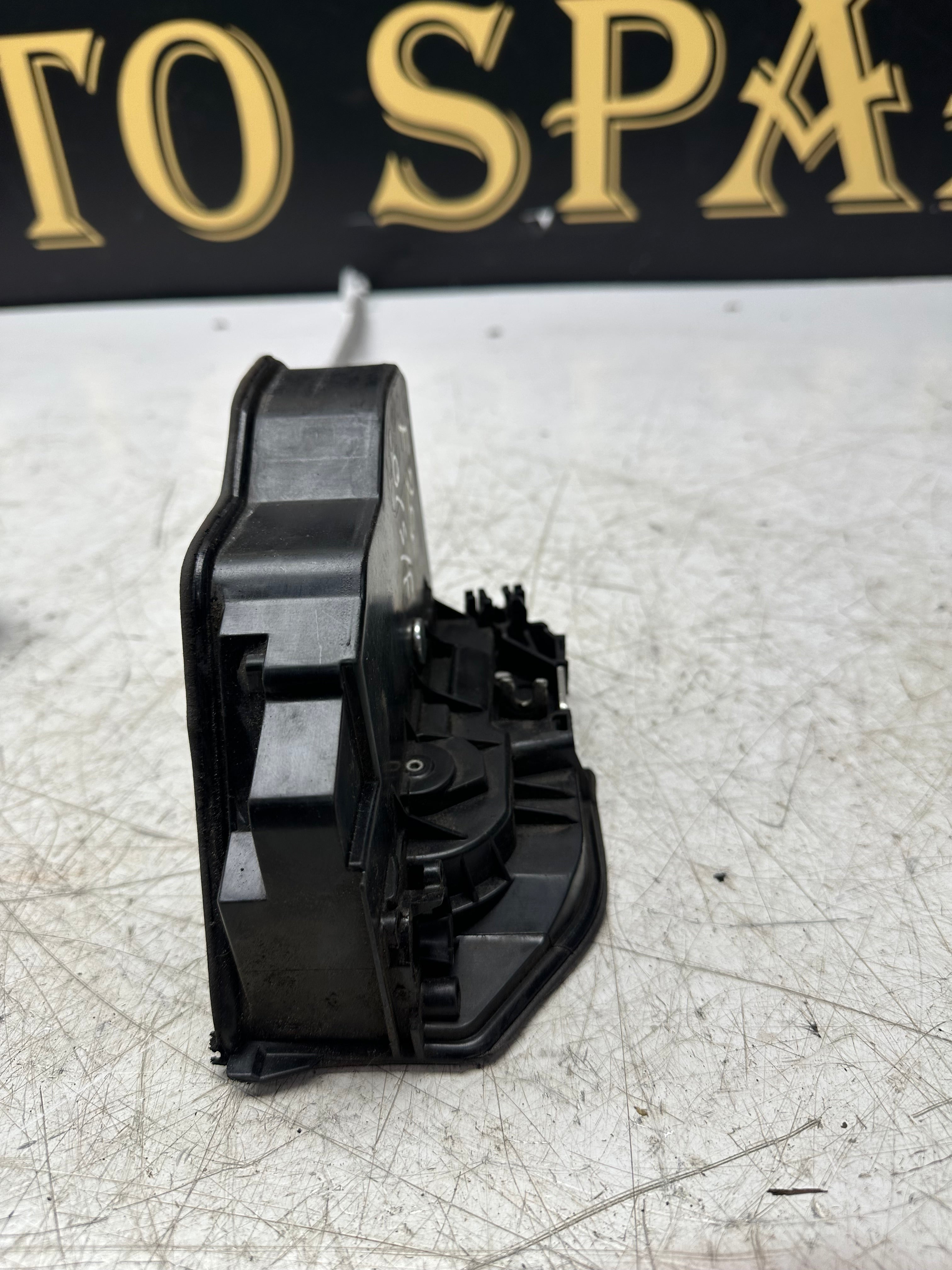 BMW 1 Series F20 LCI Front Door Handle Bracket – Driver Side (7297750)
