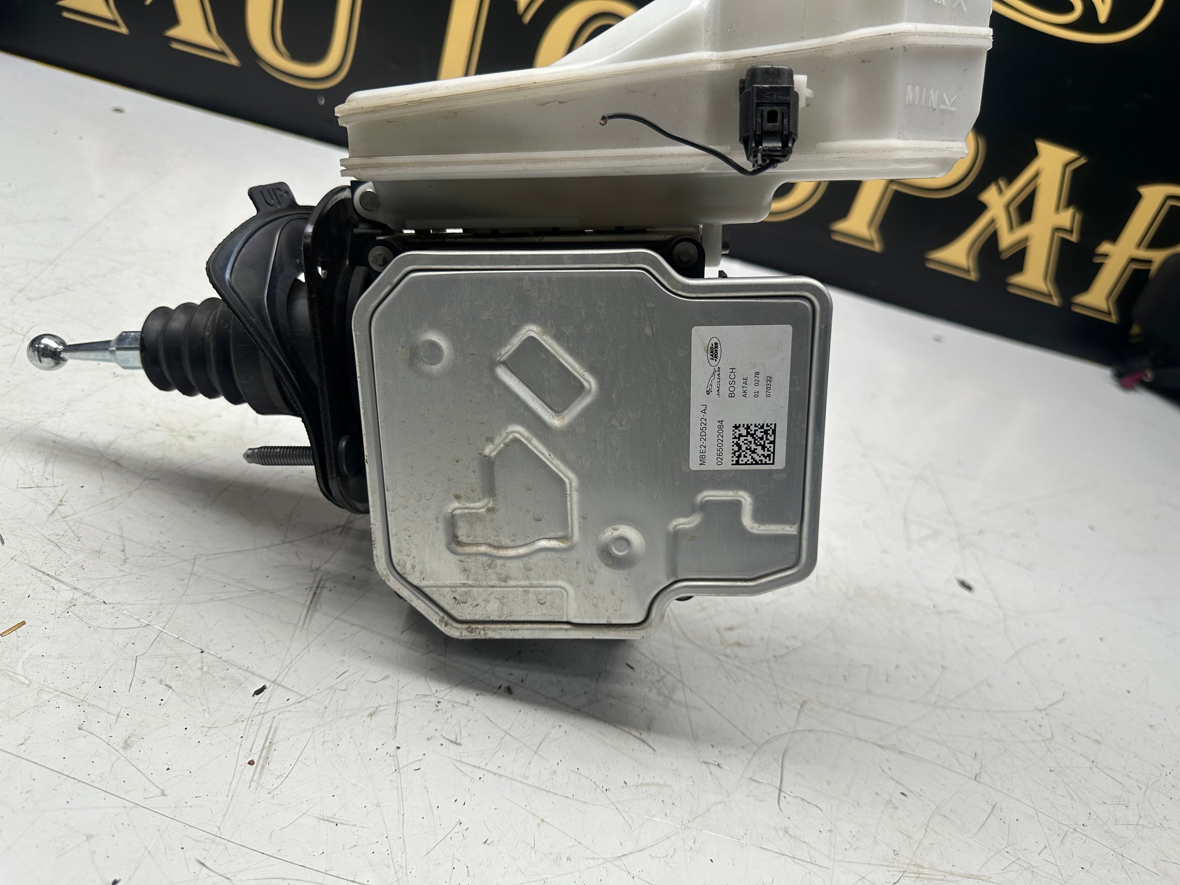 LR Range Rover Sport 2023 L461 Blind Spot Control Module (M8E2-14F152-AJ)