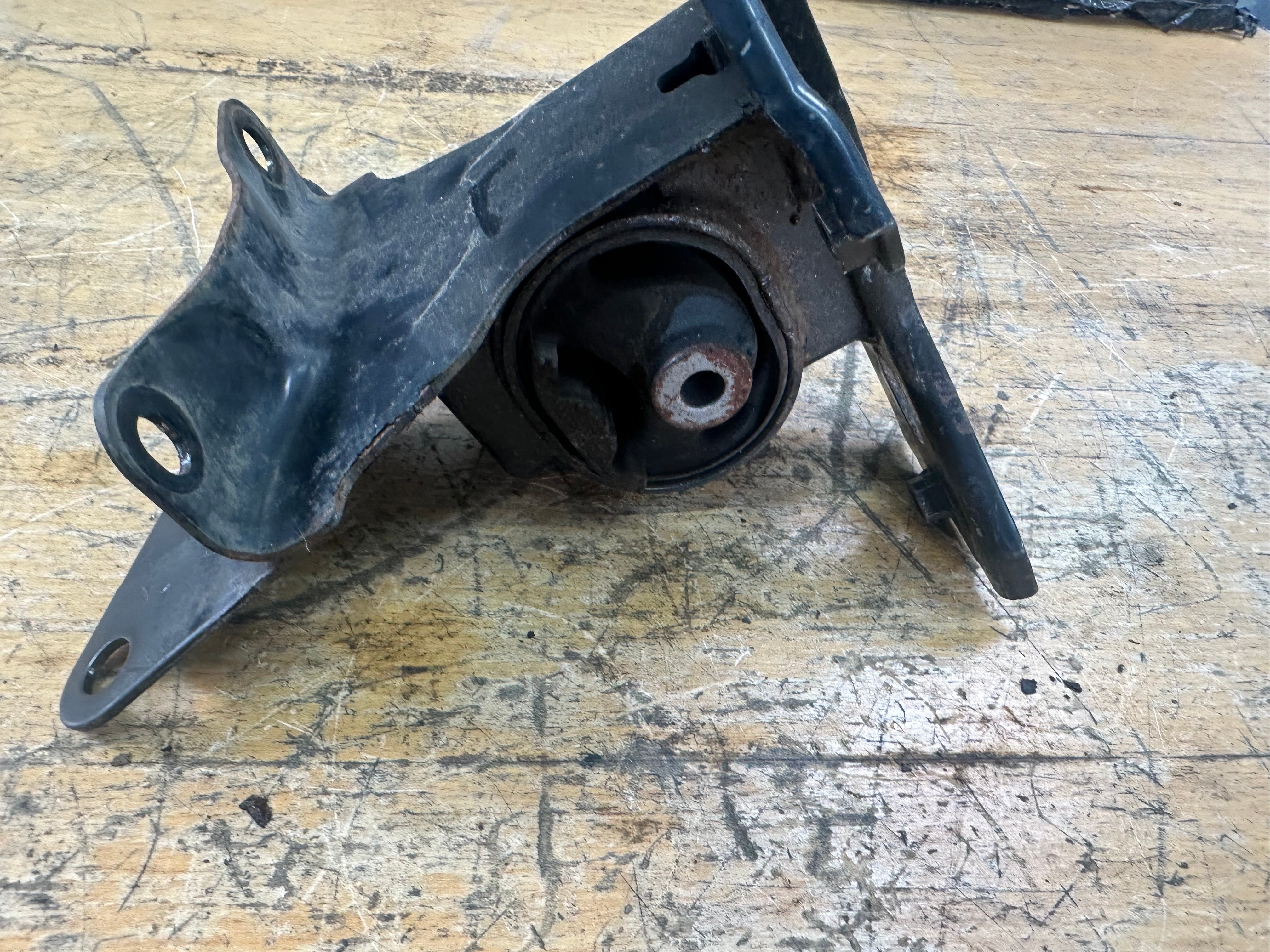 Toyota Yaris 2012-2017 Mk3 Passenger Left Front Engine Mount