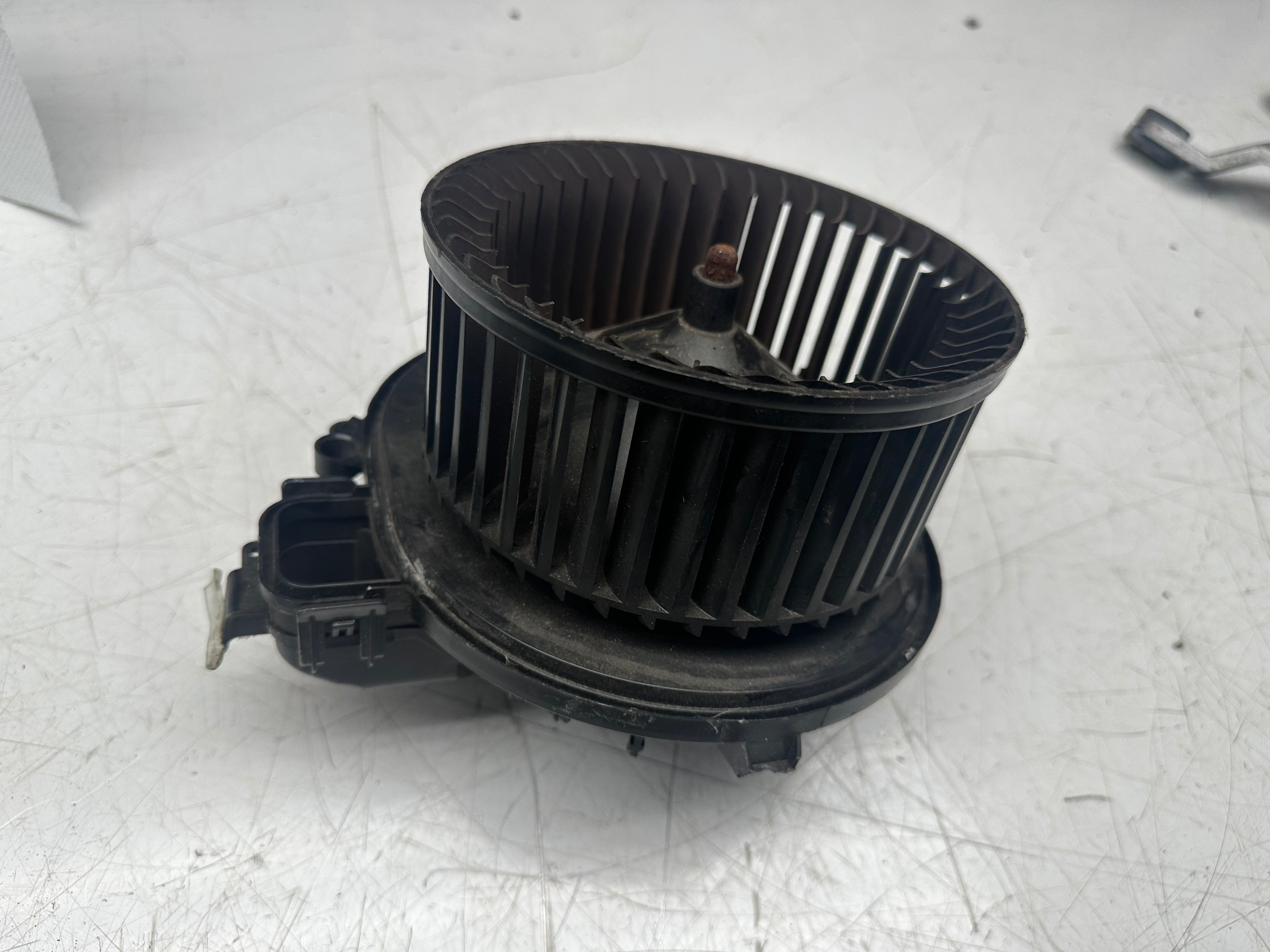 BMW 1, 2, 3, 4 Series F Series 2015–2018 Heater Blower Motor (T967354)