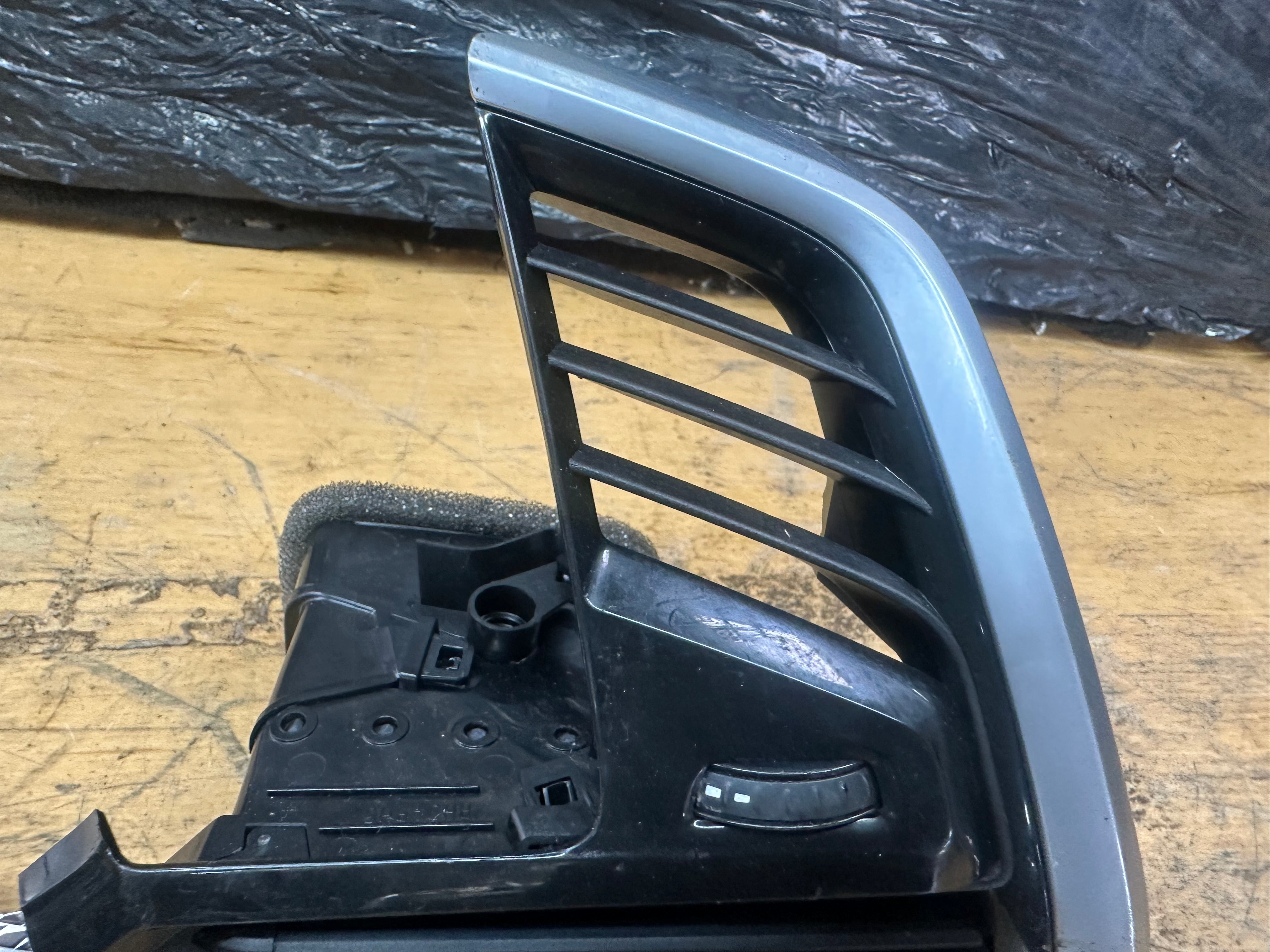 BMW X5 Series G05 2019-2023 Air Vent Right Driver Side Front (21828910) (939947112)