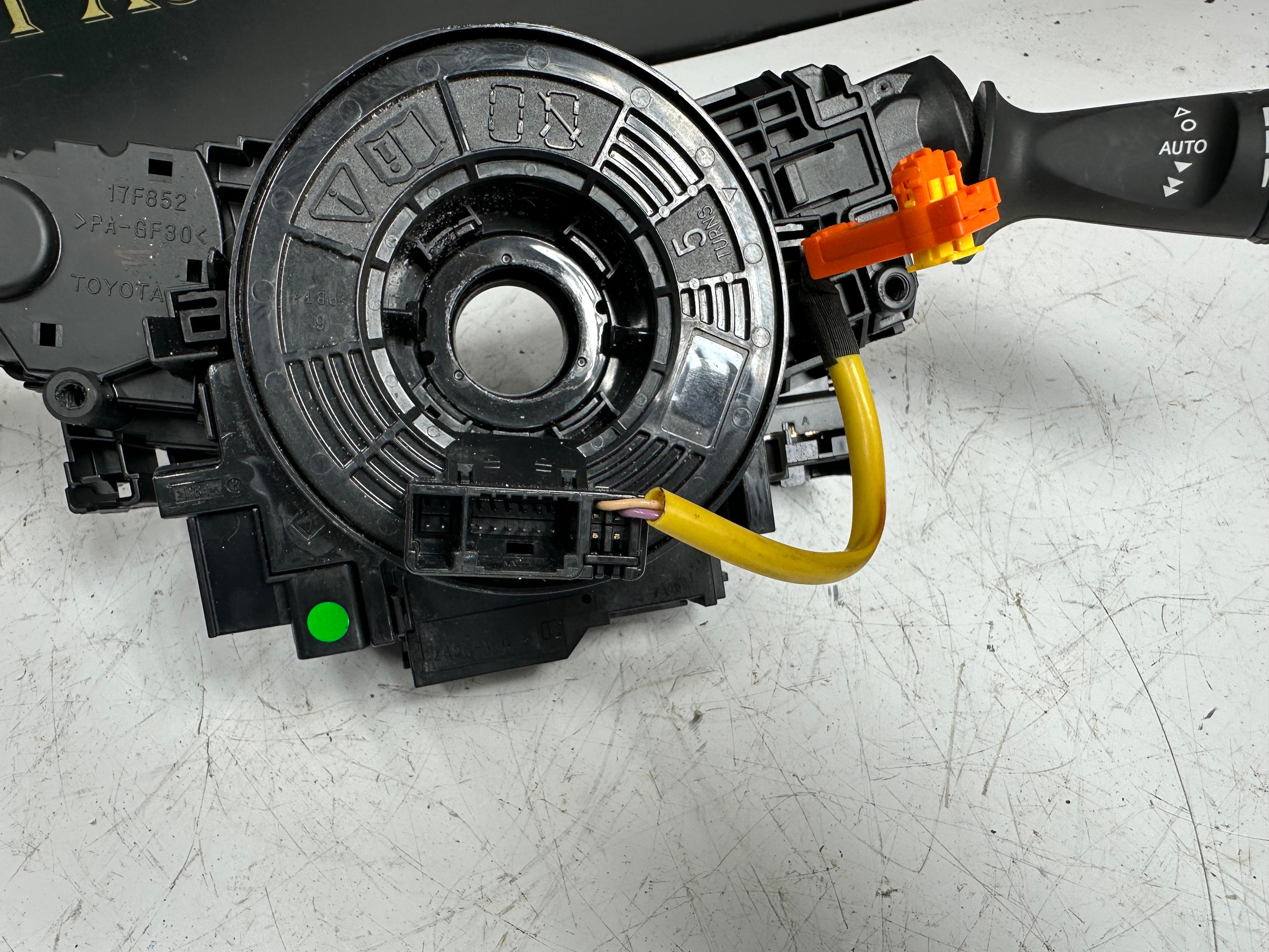 Toyota Auris 2016 Clock spring / Angle Sensor / Squib (89245-02060)