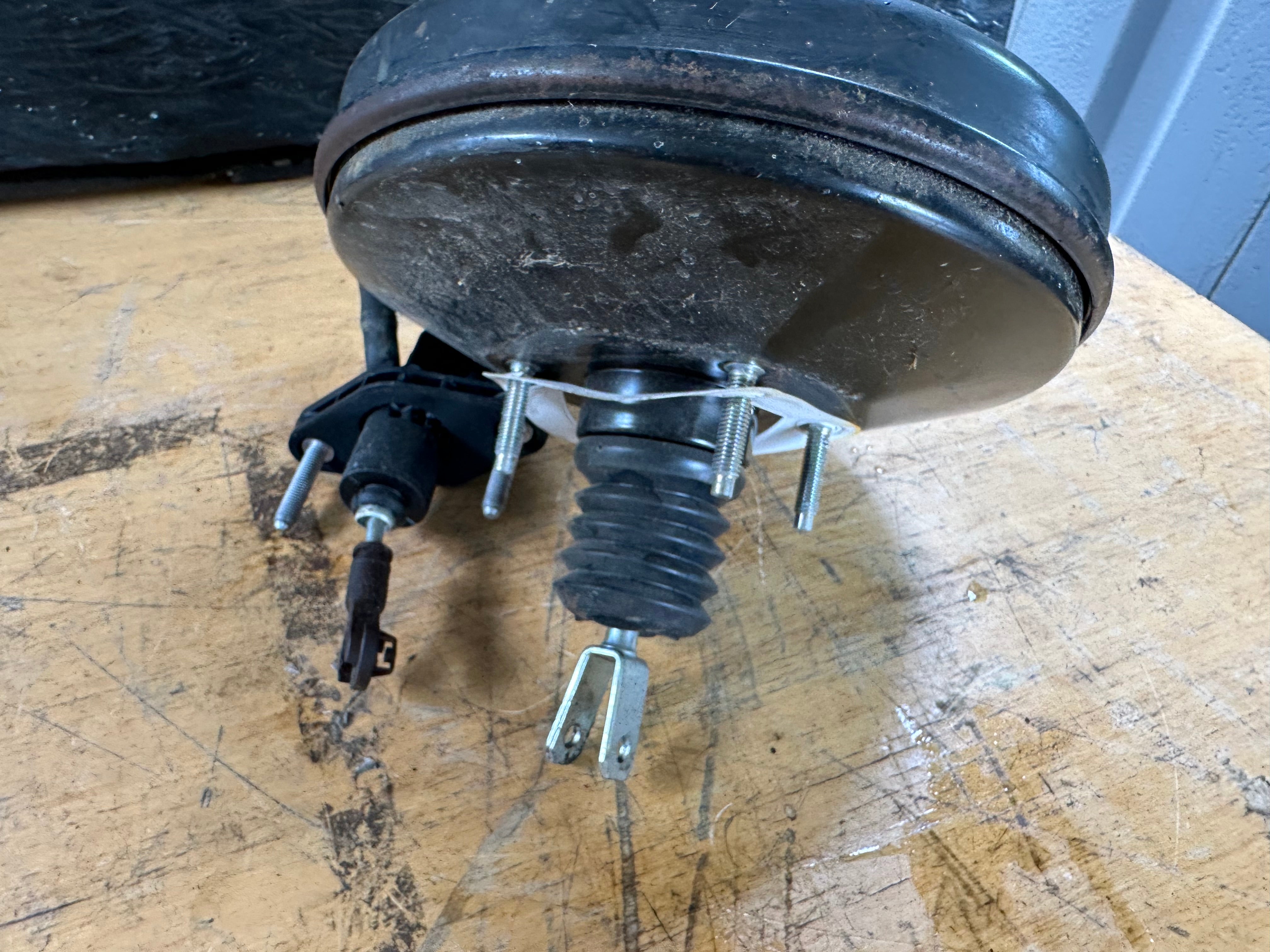 Suzuki Swift 2015 1.2 Brake Servo & Master Cylinder Bosch (0204054390)