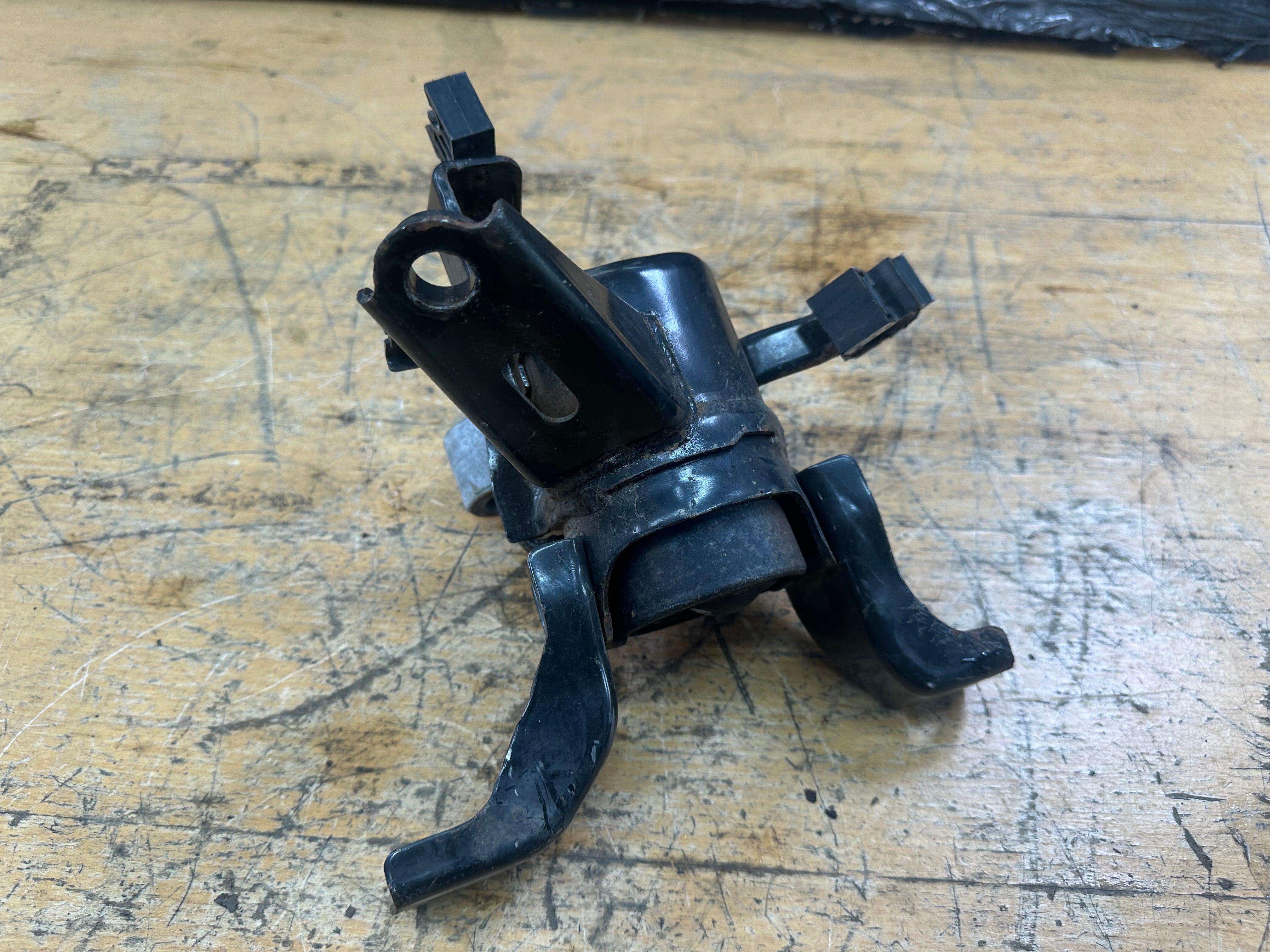 Toyota Auris 2016 Hybrid Engine Support Mount