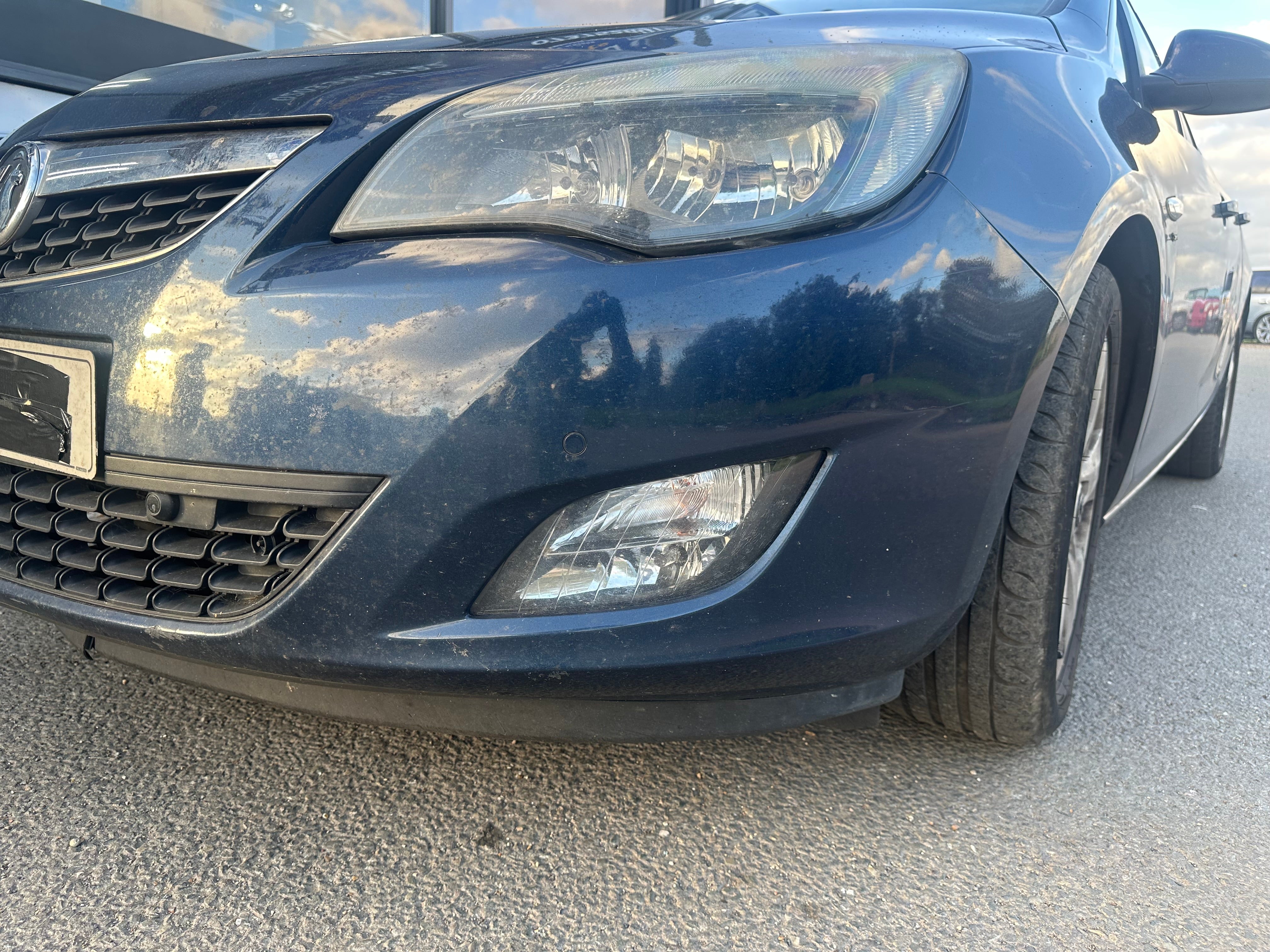 Vauxhall Astra SRi CDTi 2010 For Parts or Full Vehicle Sale (Price For A Wheel Nut Only)