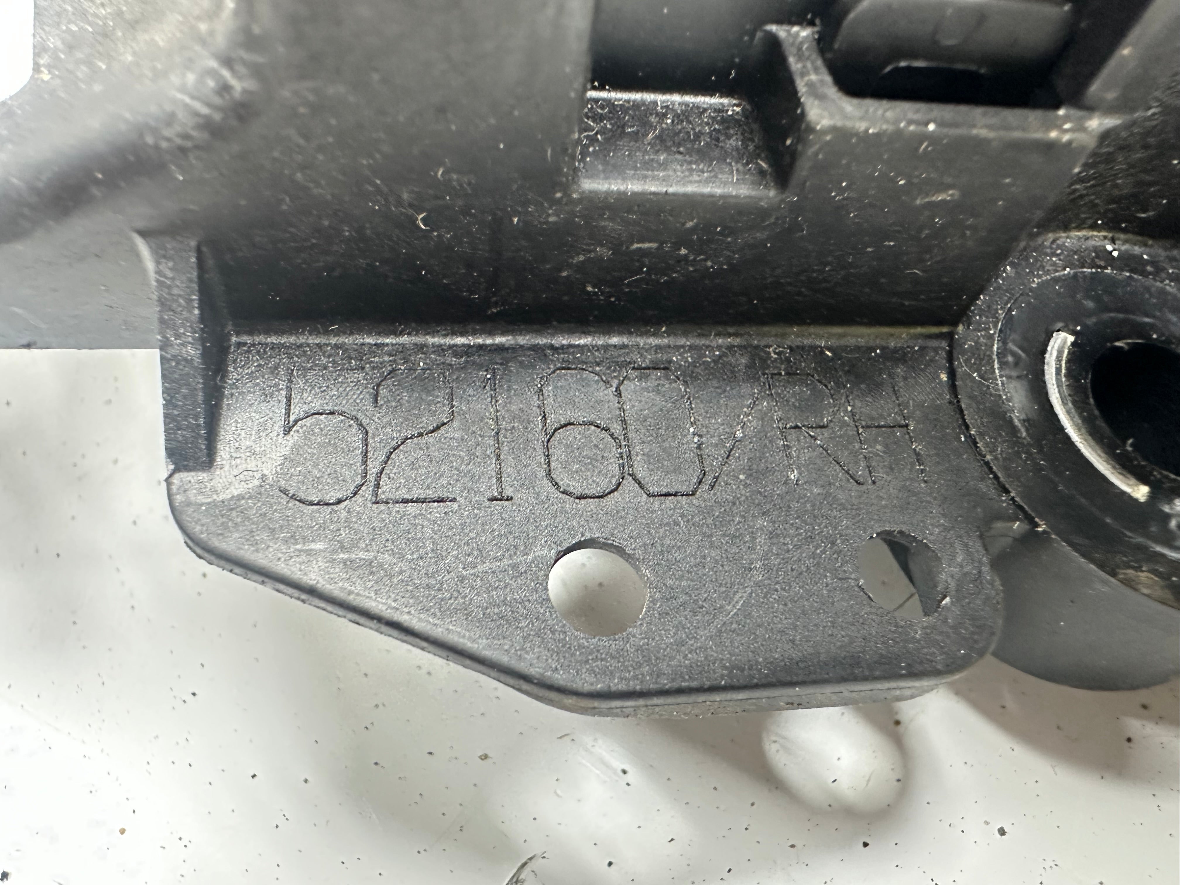 Toyota Yaris 2016 Mk3 Automatic Gearstick Assembly (52160/RH)