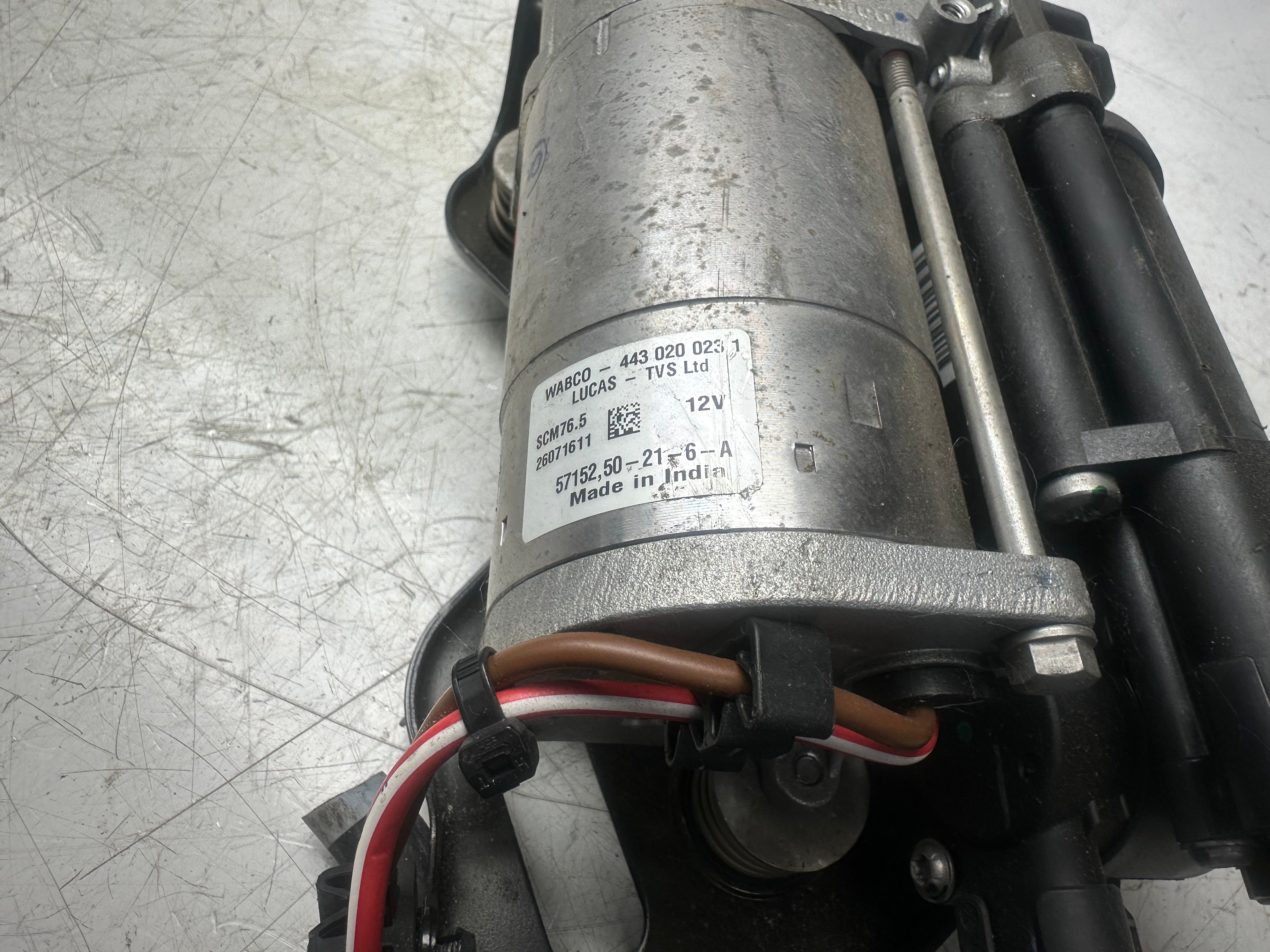 BMW X5 X6 2013–2019 Air Suspension Compressor Pump (26071611)