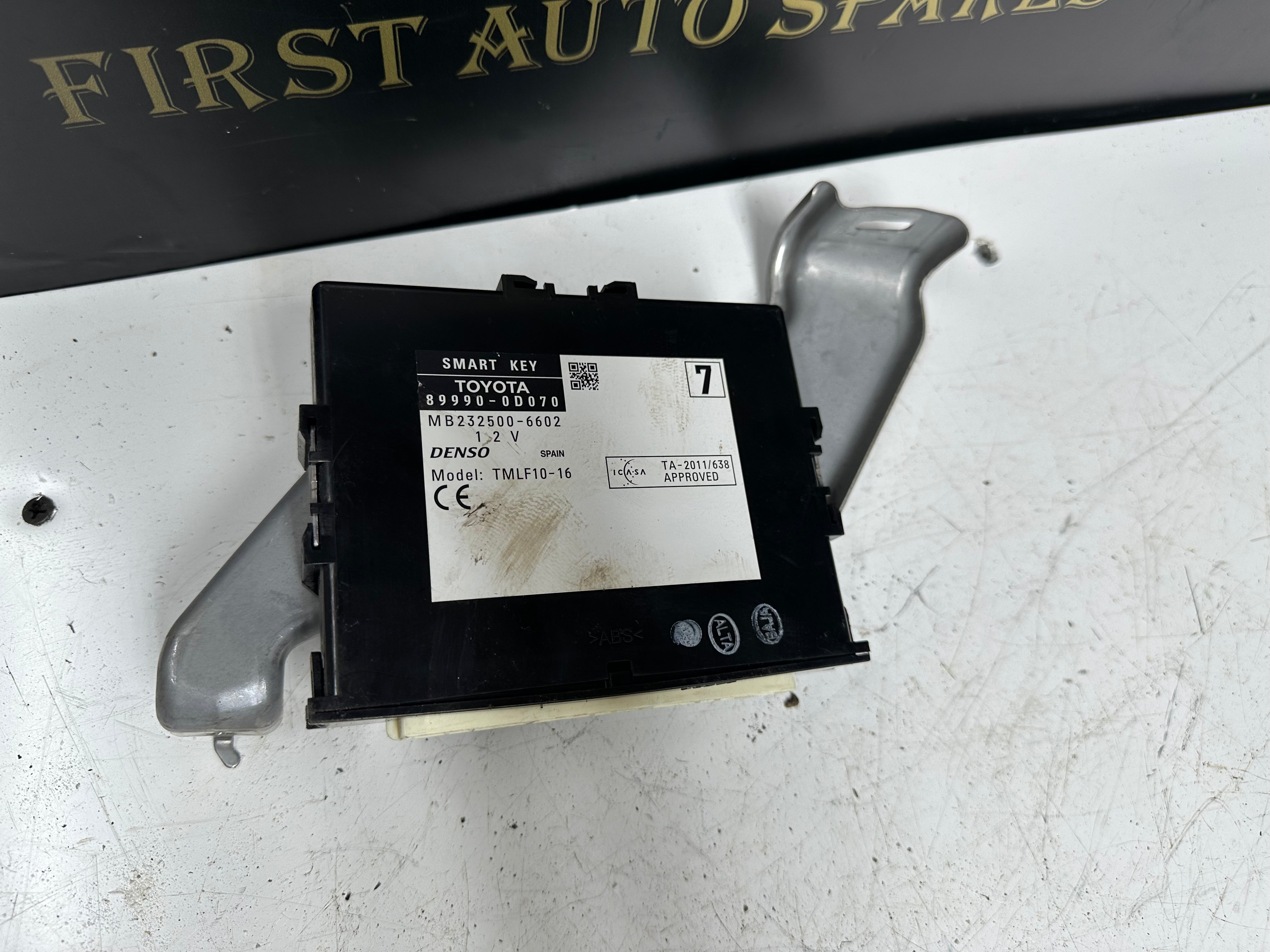 Toyota Yaris Hybrid HEV XP130 Smart Key Control Module (89990-0D070) (MB232500-6602)