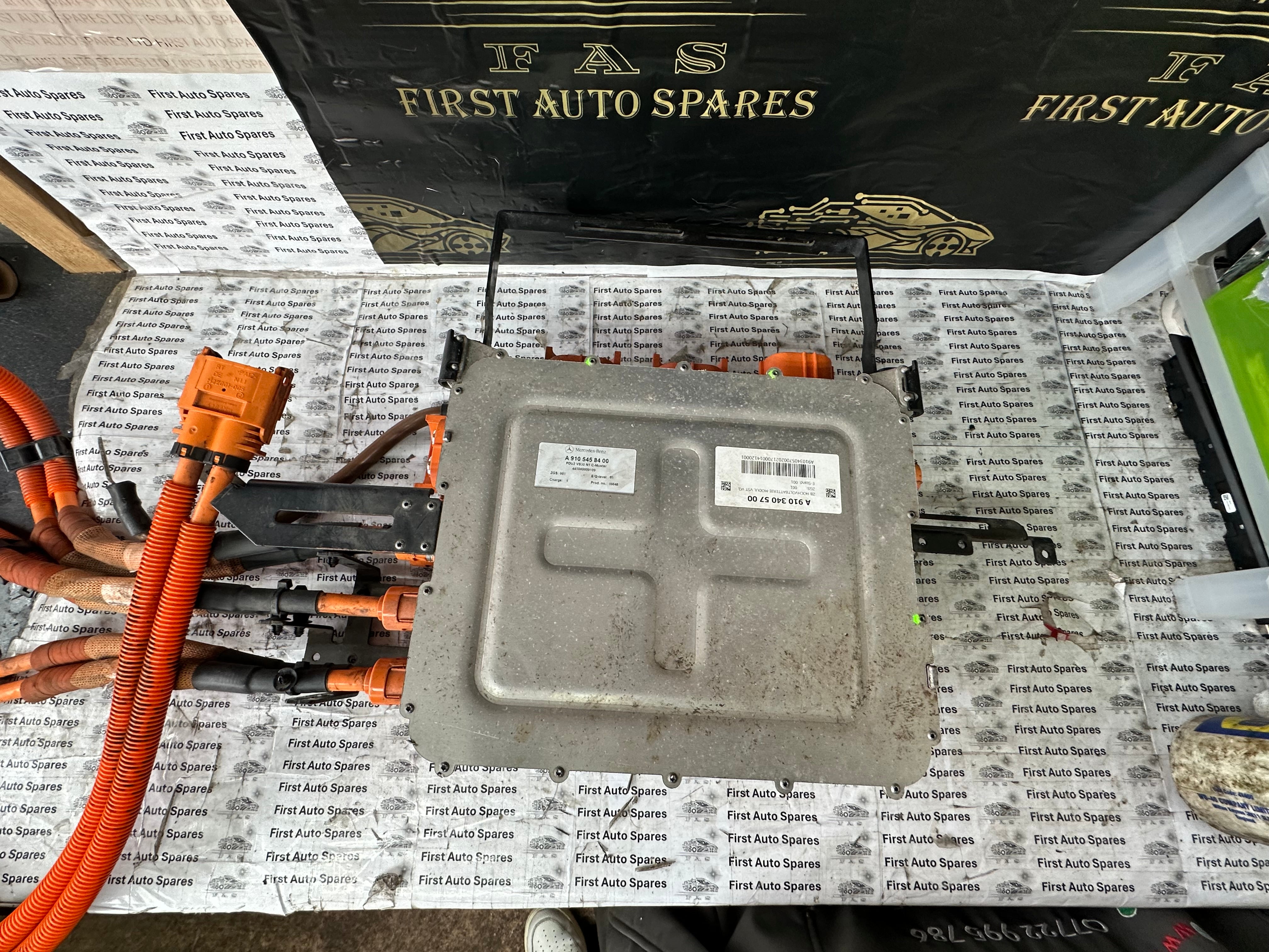 Mercedes-Benz eSprinter 907 910 Battery Converter (A9105458400) (A9103405700)