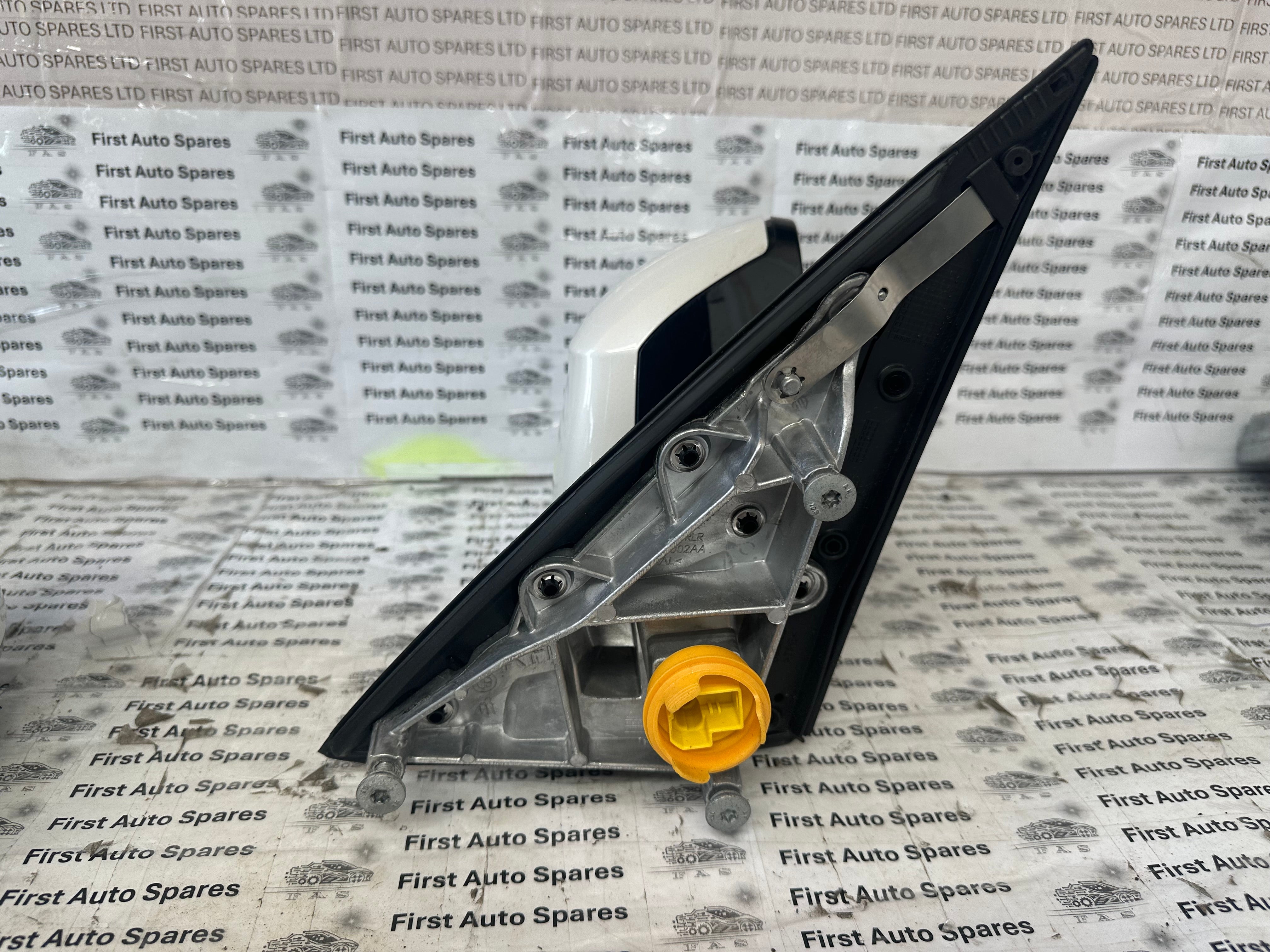 BMW X5 F15 White Right Wing Mirror 5 Pin Power Folding (698002AA)