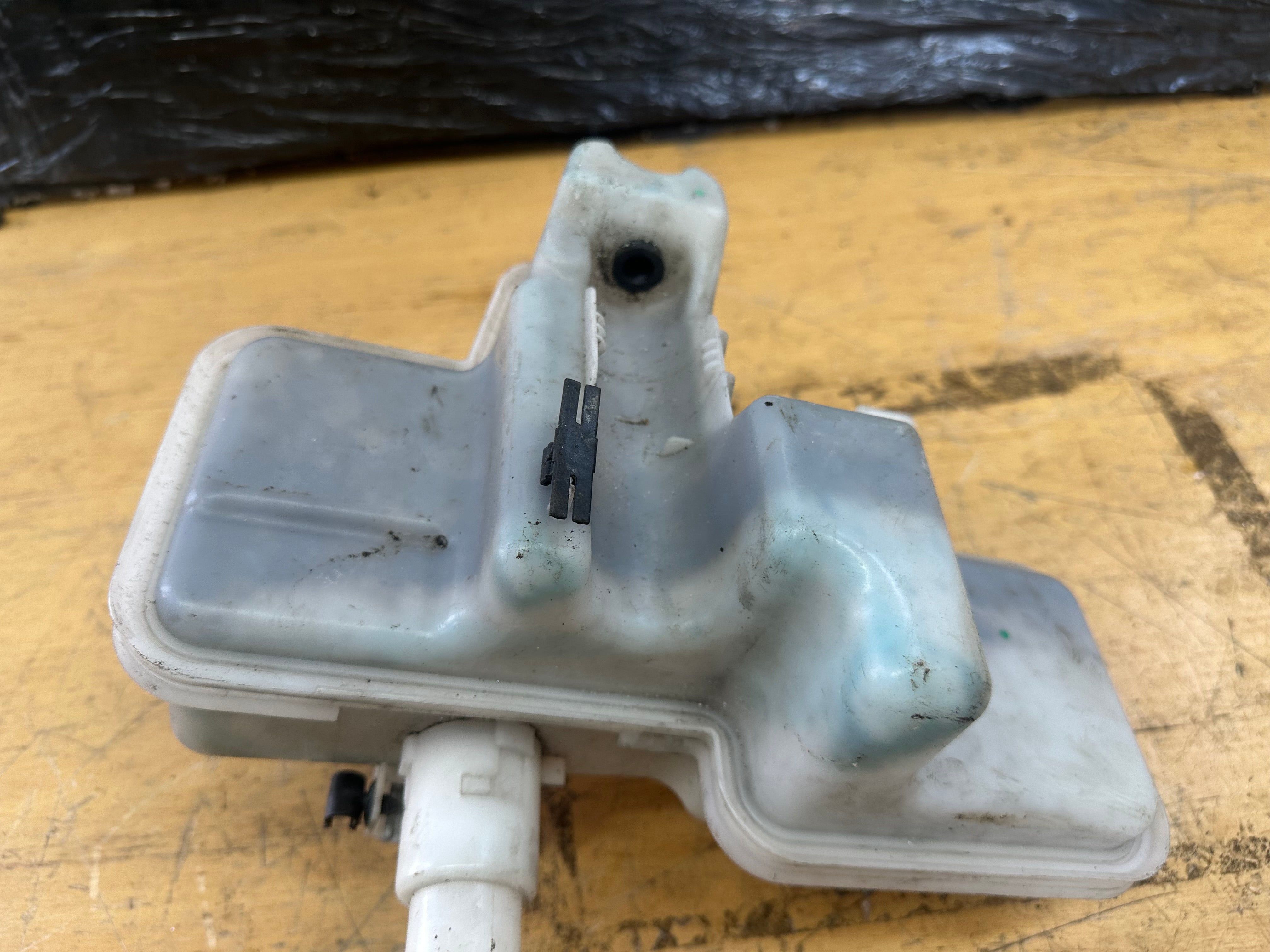 BMW i3s 2019 Windscreen Washer Bottle (105435-12) (105435)