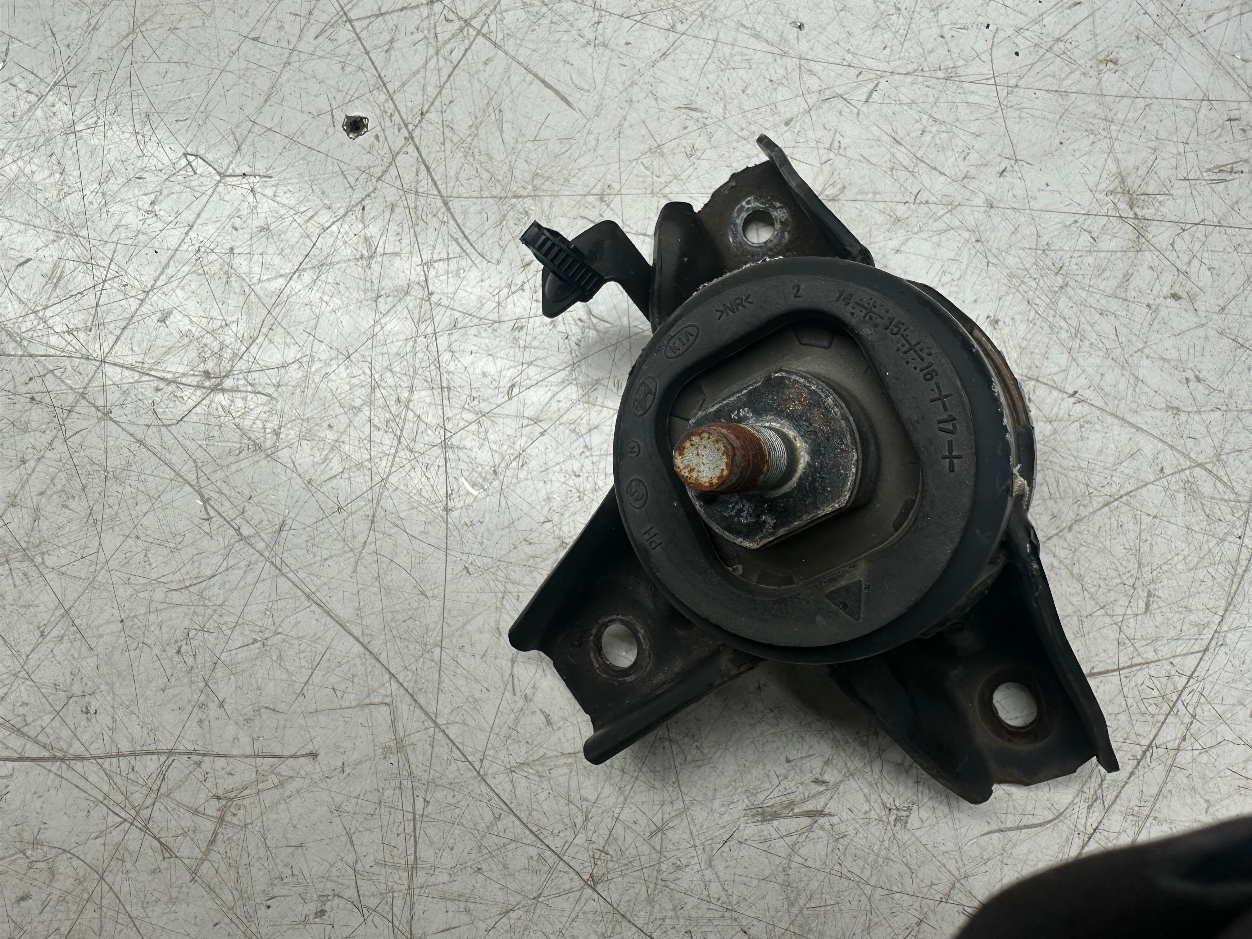 Hyundai i10 2017–2019 Engine Mount Right Side (21810B4000)