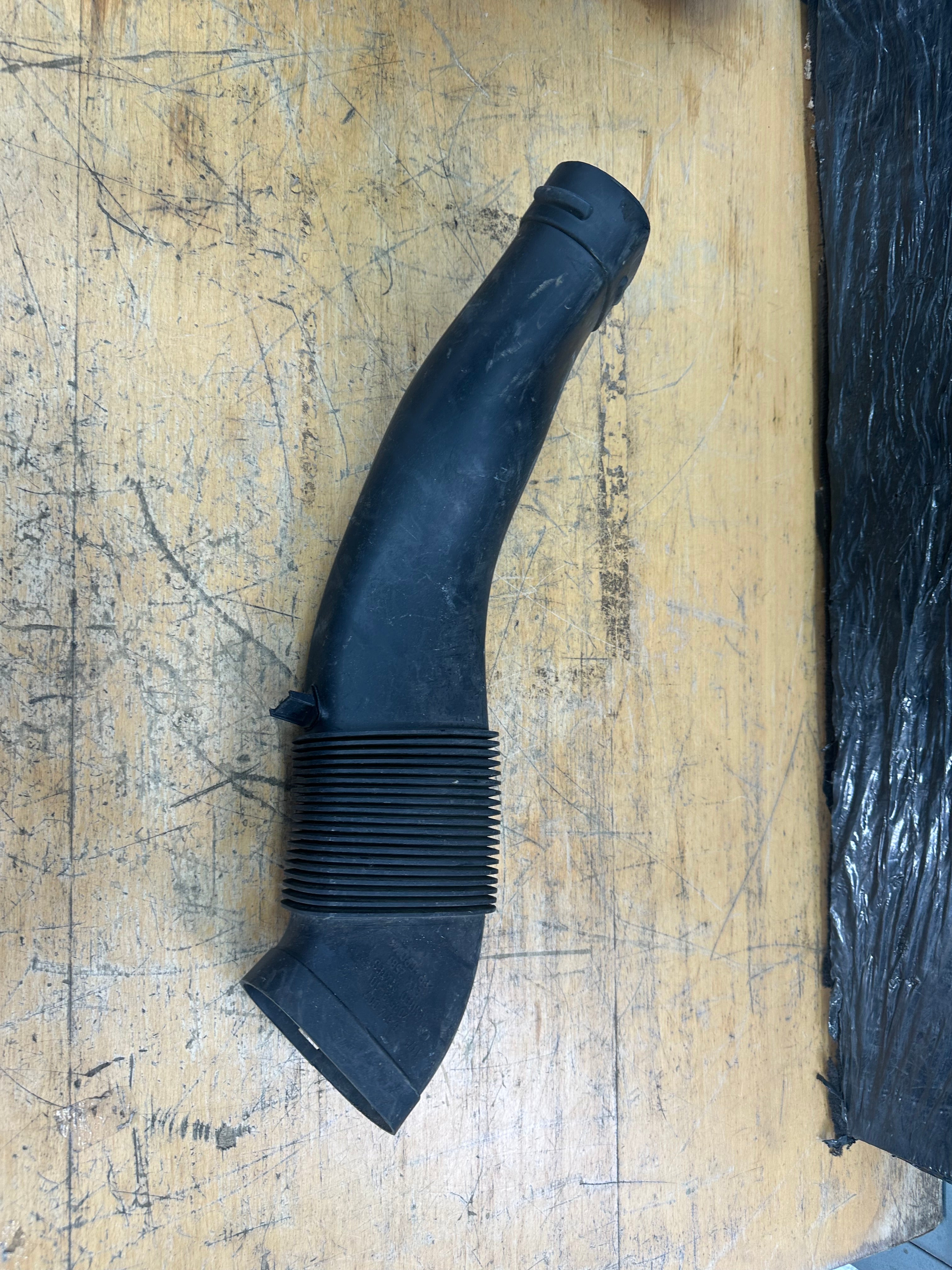 BMW X5 F15 / X6 F16 Engine Cooling Air Duct Inlet Pipe Airflow (8514007) (203519-10)