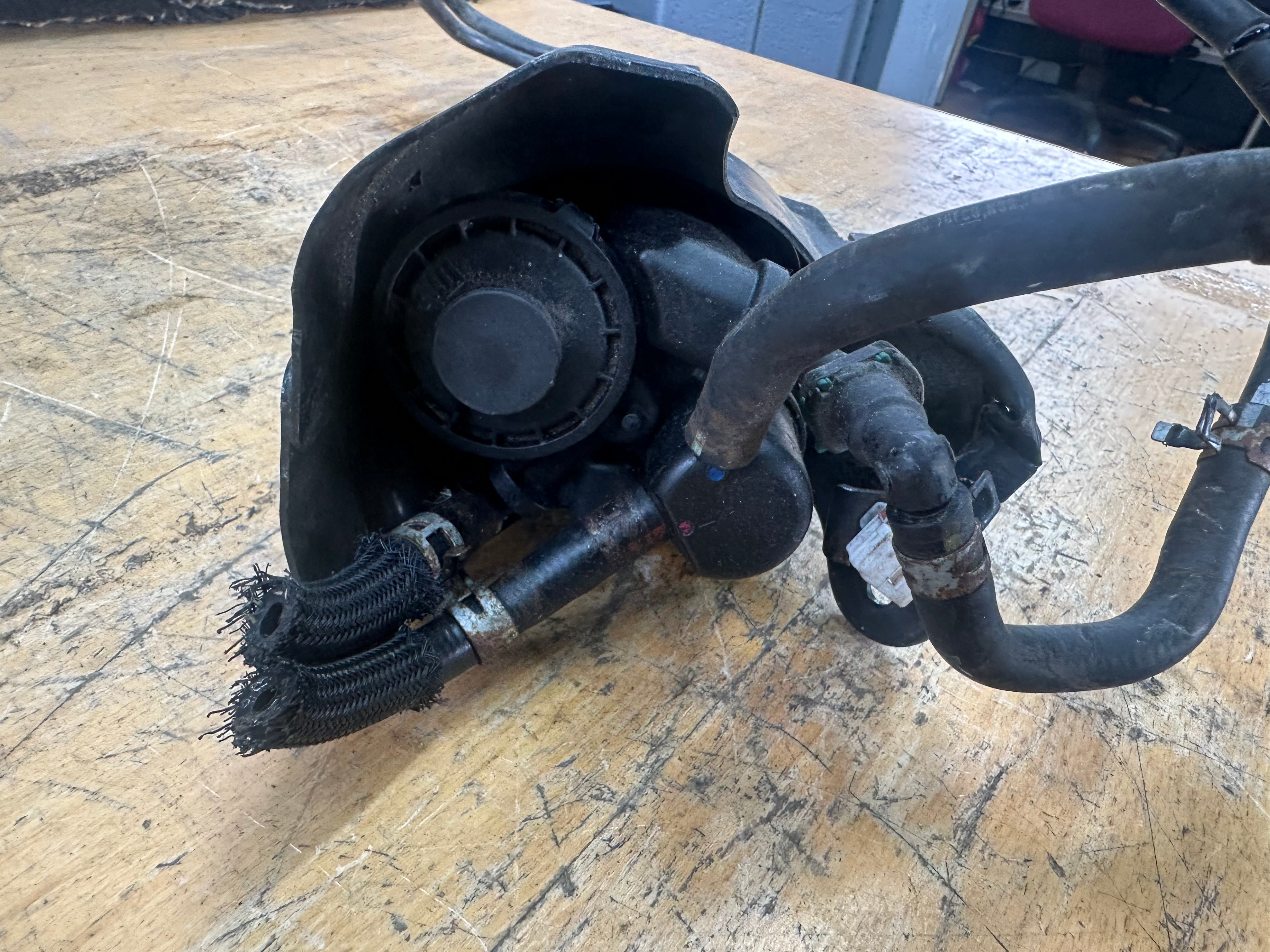 Toyota Yaris 2013 Diesel Fuel Filter Housing