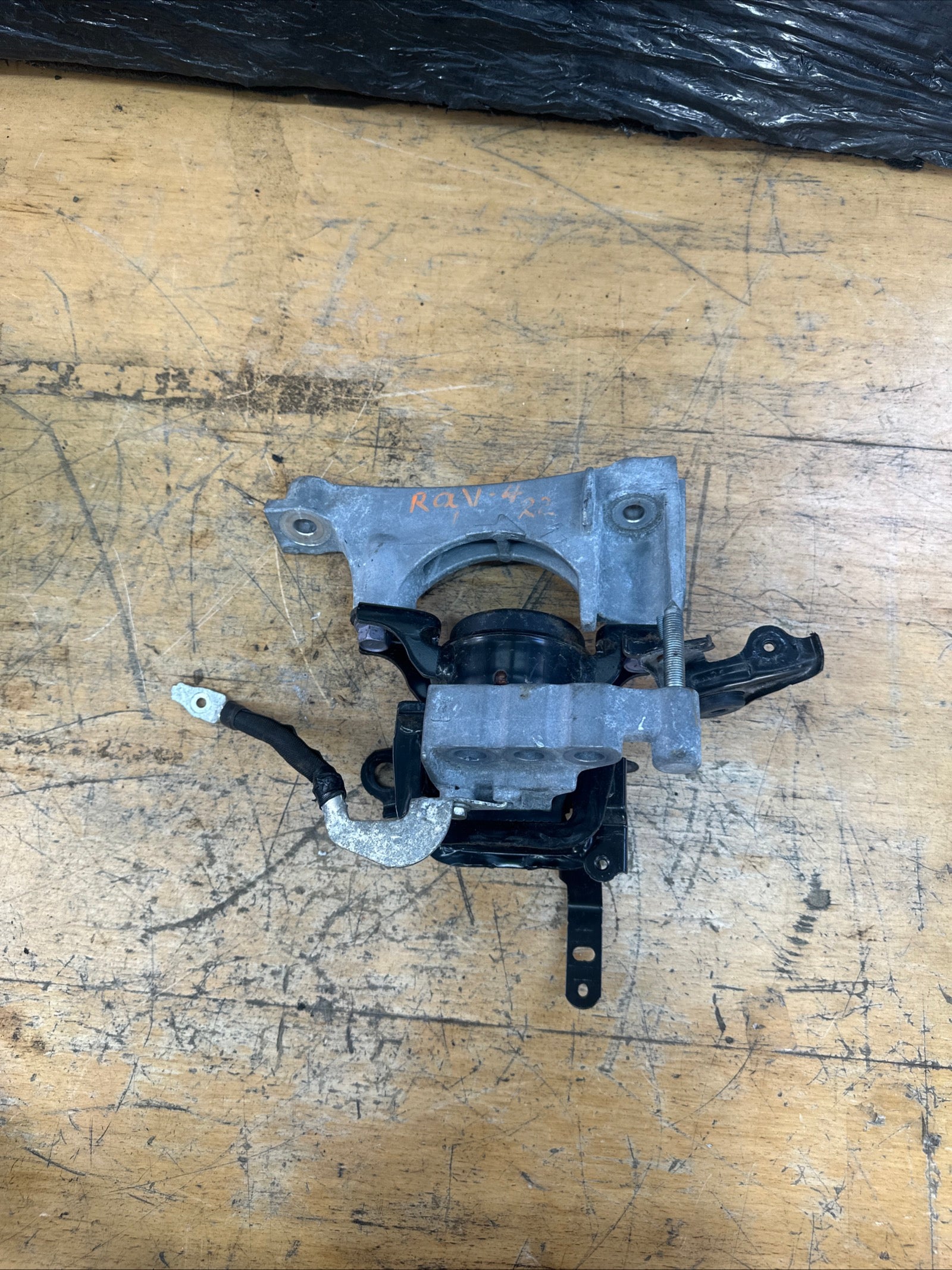 Toyota RAV4 (XA50) 2022 2.5 Hybrid Right Driver's Side Engine Mount (12305-25040)
