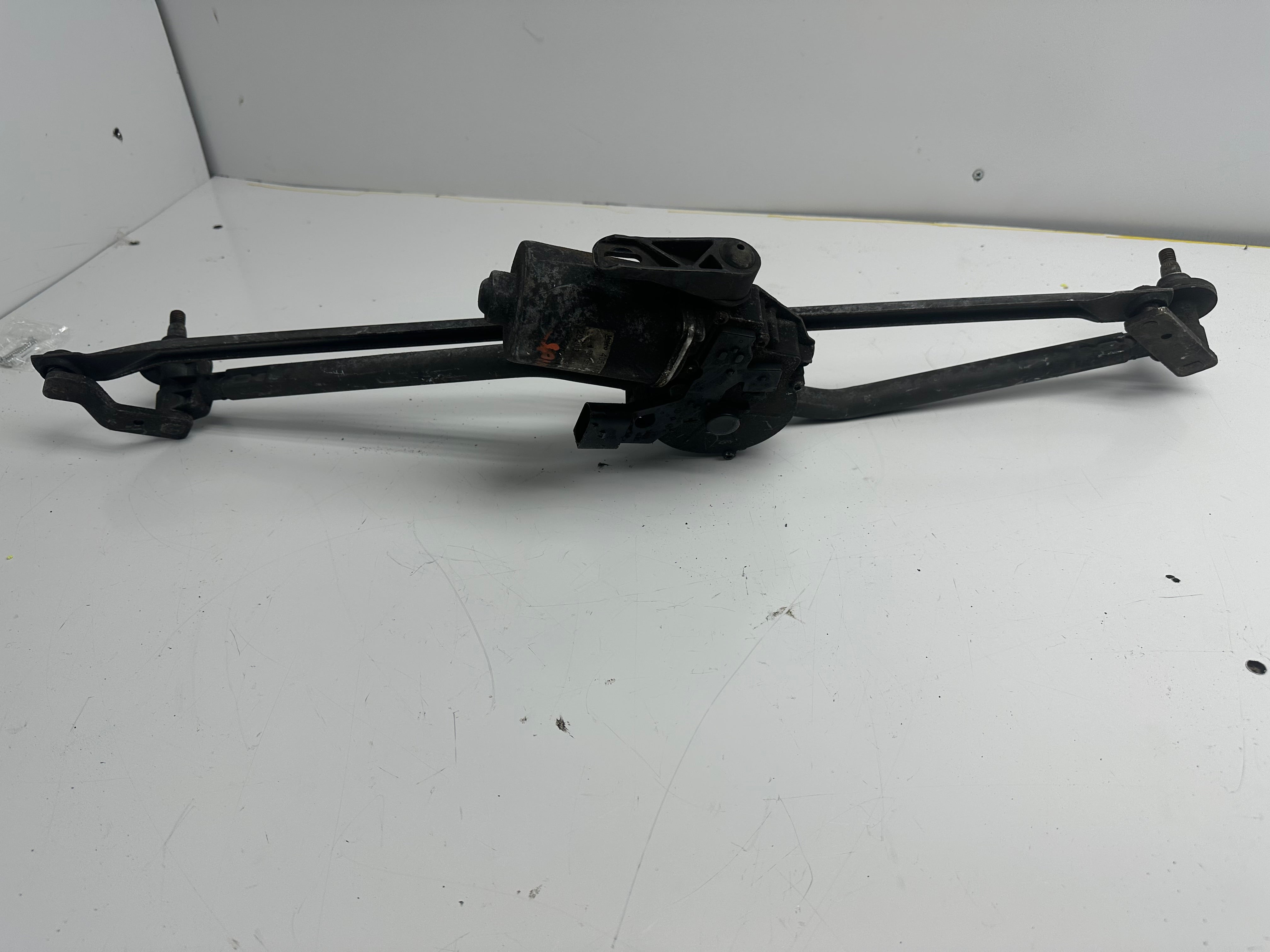 Mercedes Sprinter Front Wiper Motor & Linkage (405.147 12V)