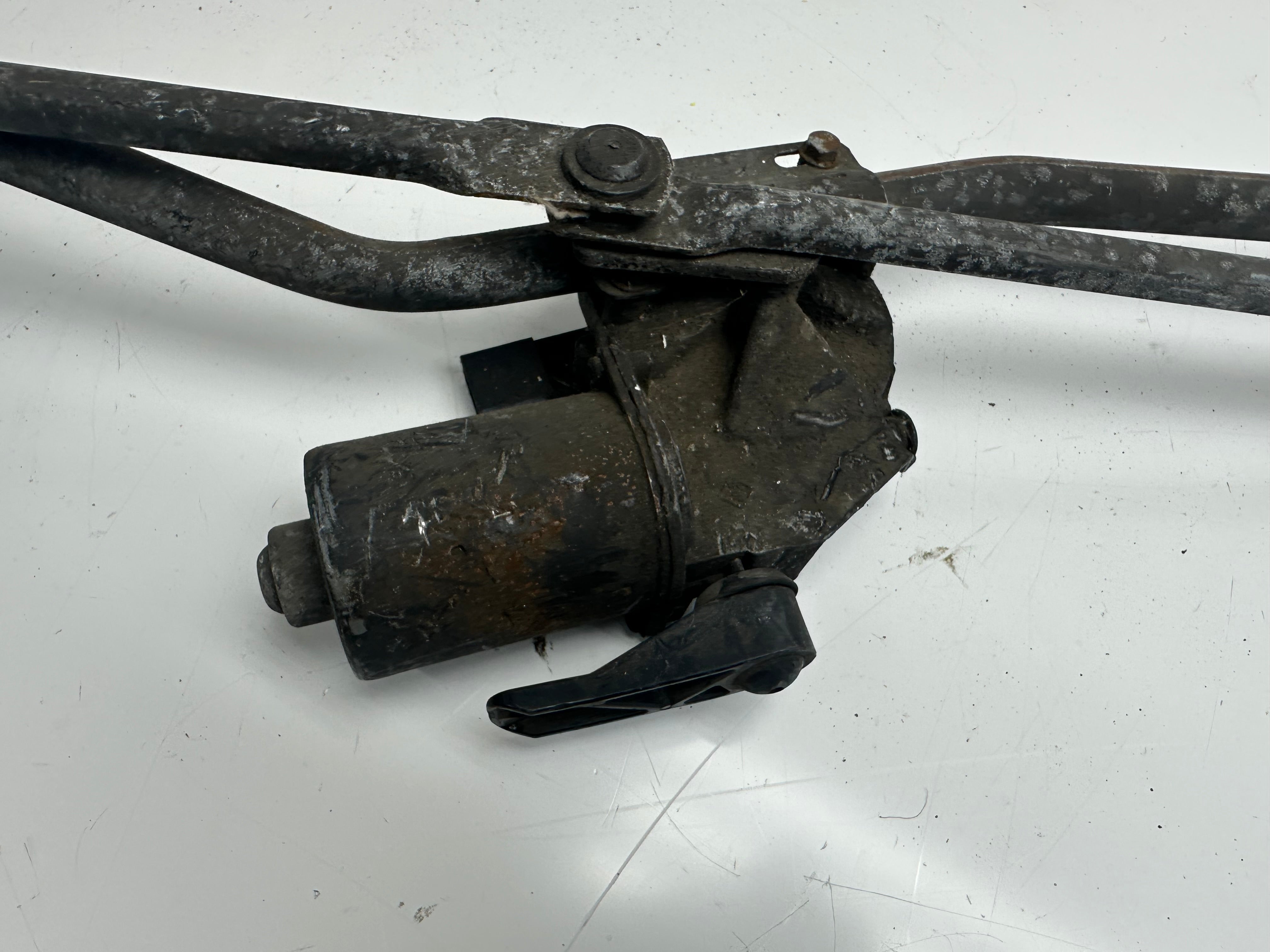 Mercedes Sprinter Front Wiper Motor & Linkage (405.147 12V)