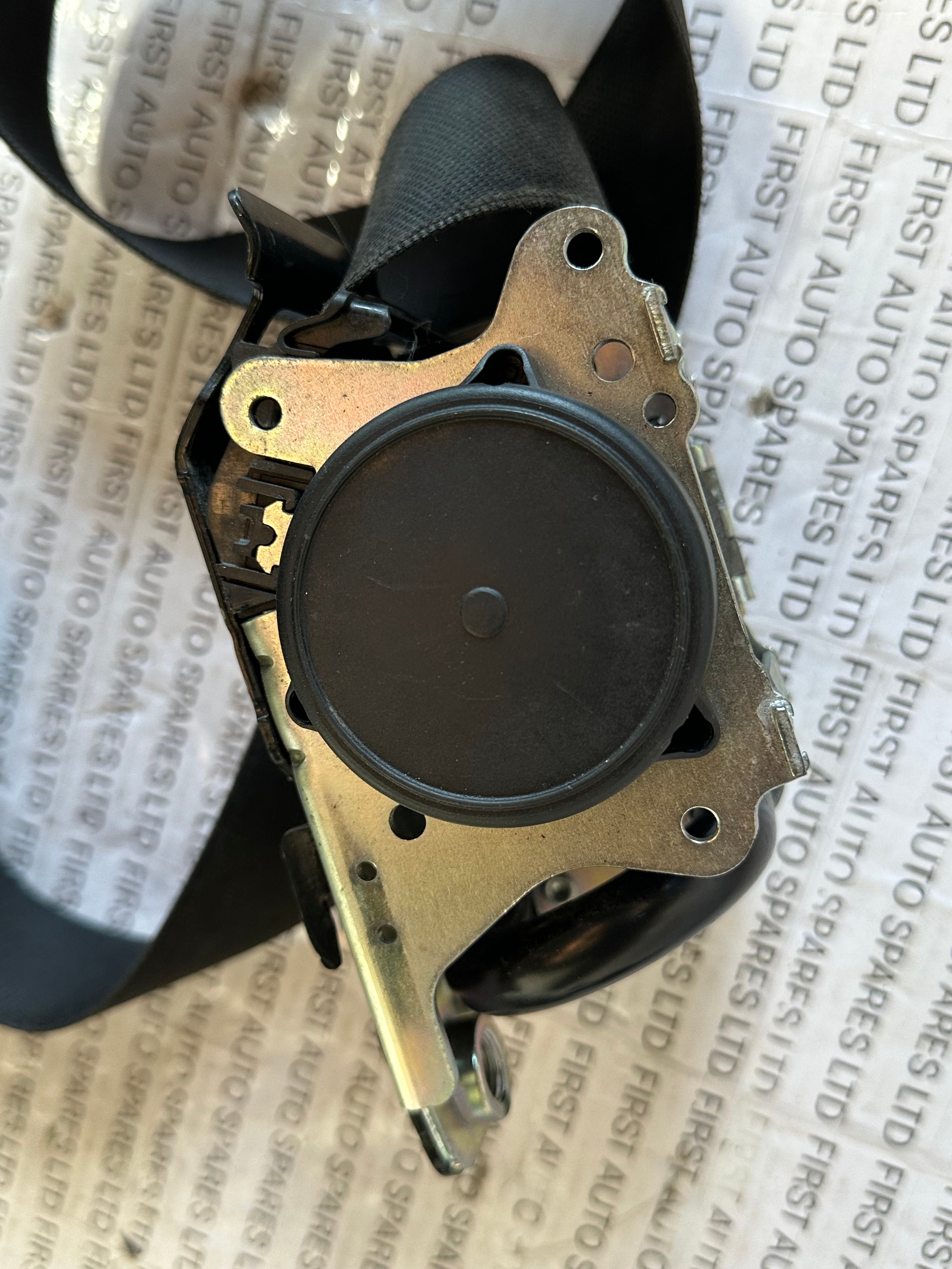 Mercedes W205 2017-On Front Left Seat Belt (8.5L-0000) - C-Class