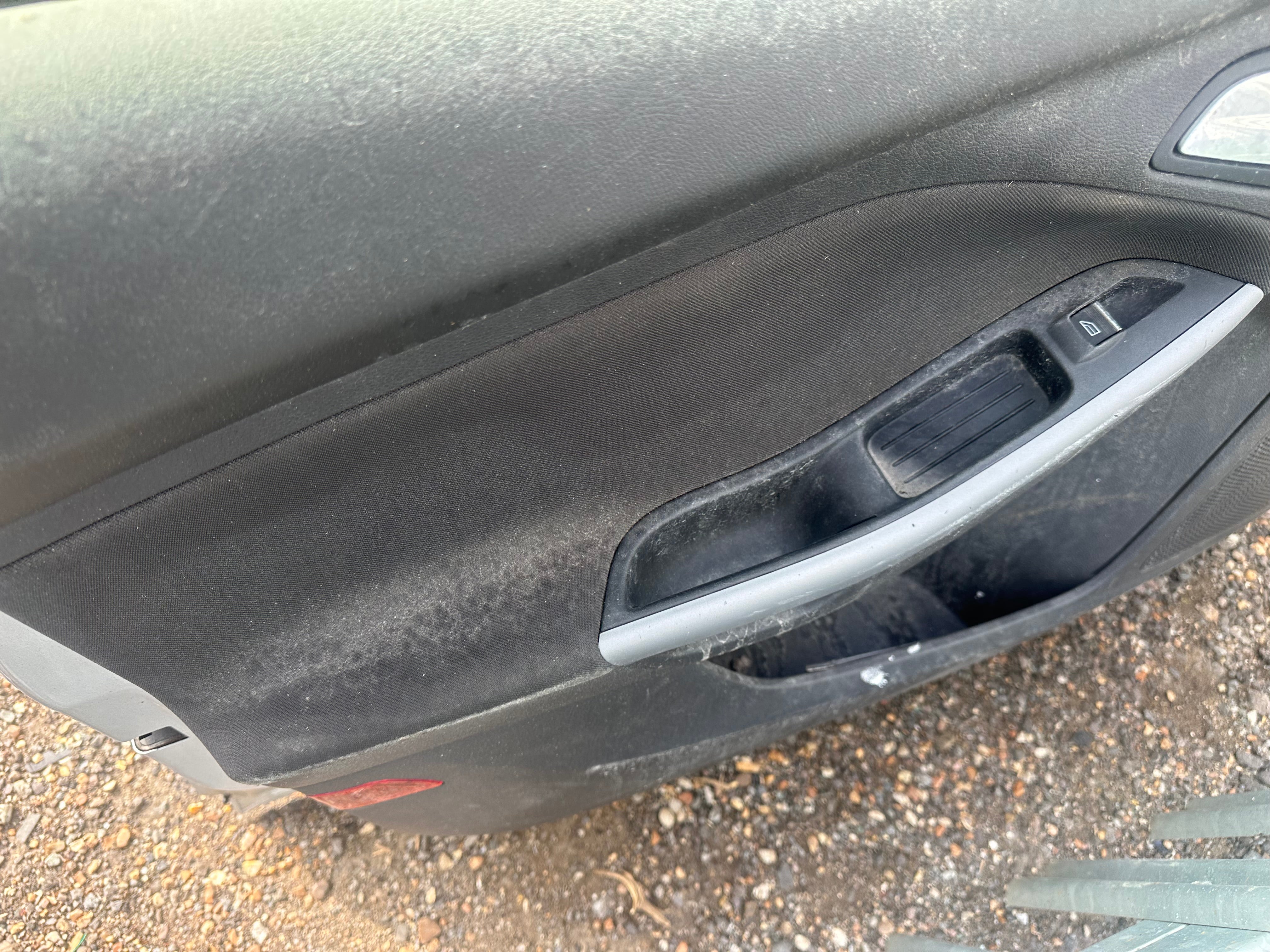 Ford Focus Titanium 2012–2018 Left Front Passenger Door (N/S/F)