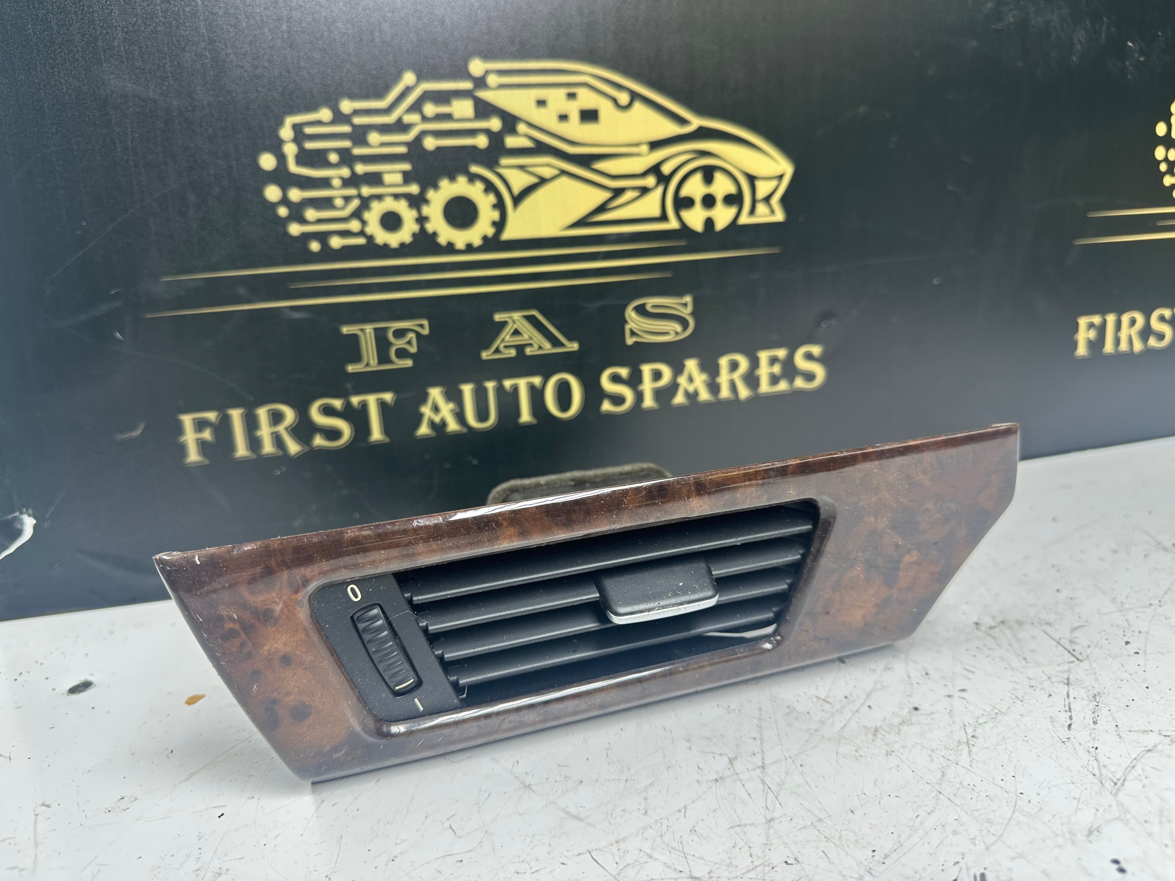 BMW E90 320i 2005 Right Trim Dash Air Grille Vent (6422 7144248 04)