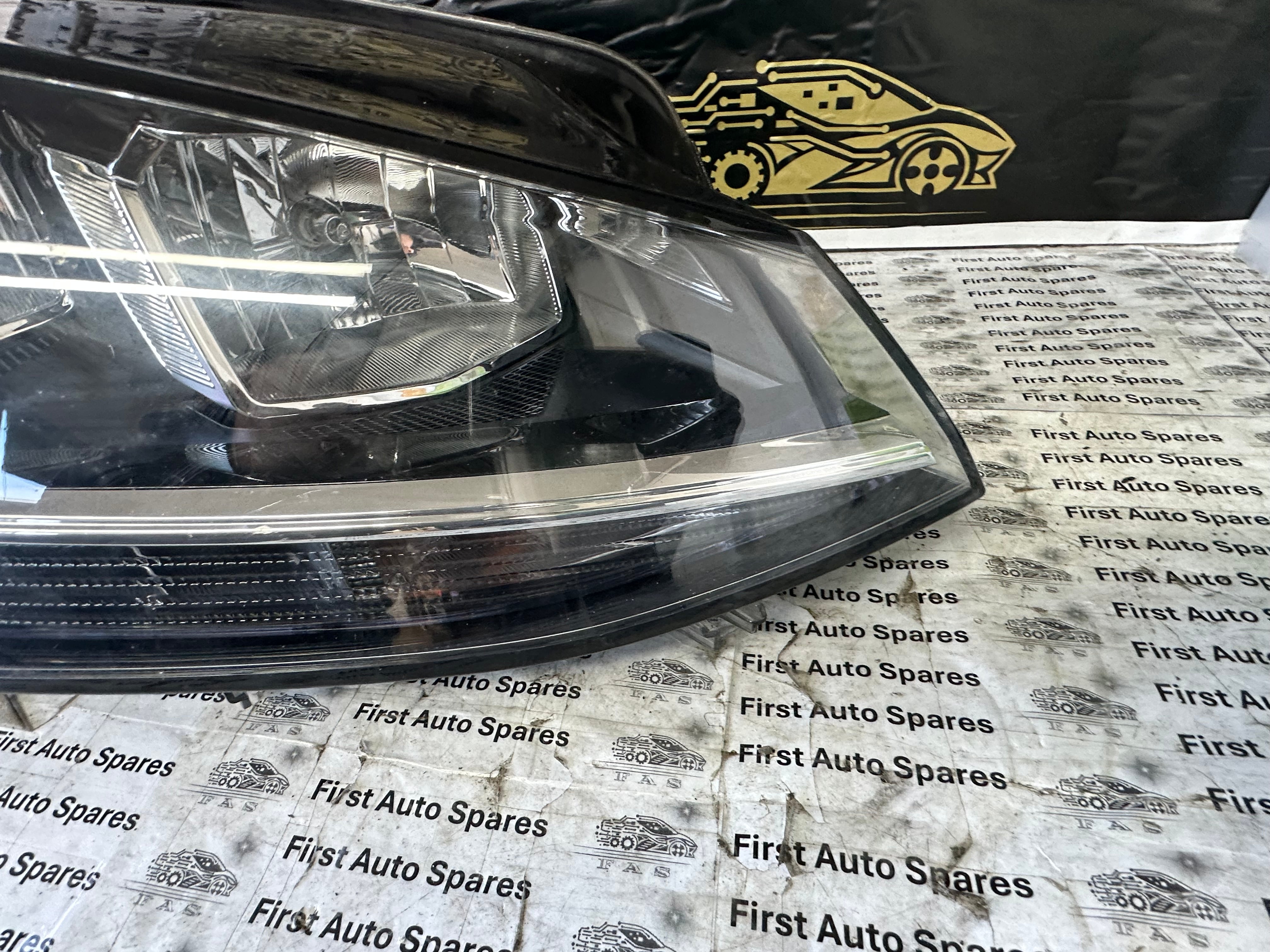 Volkswagen Golf MK7.5 (2013–2017) Right O/S Driver’s Halogen Headlight