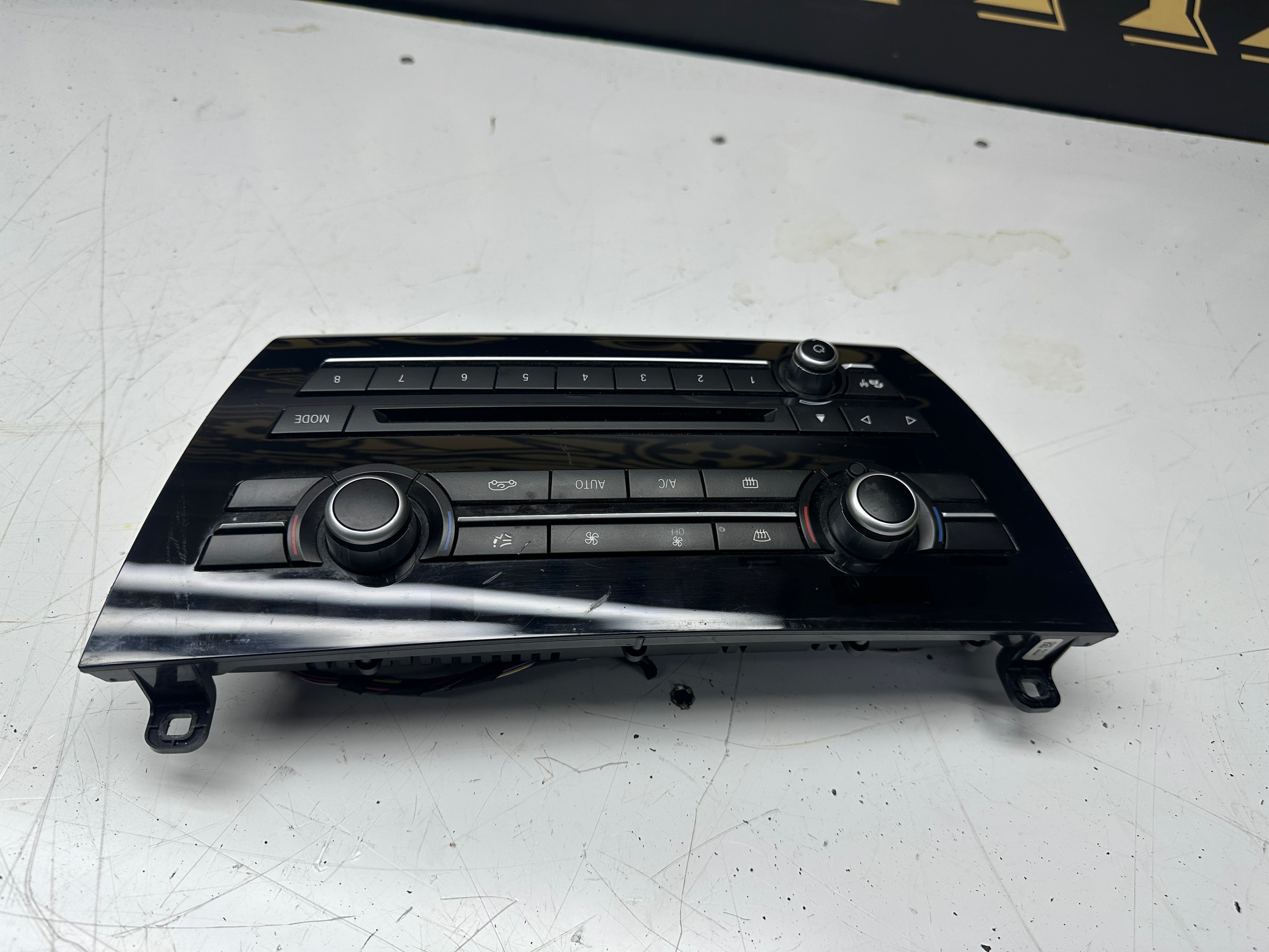 BMW X5 7 Series F01 F02 F03 F04 F15 Climate Control Unit (9365423-01) (165987 10)