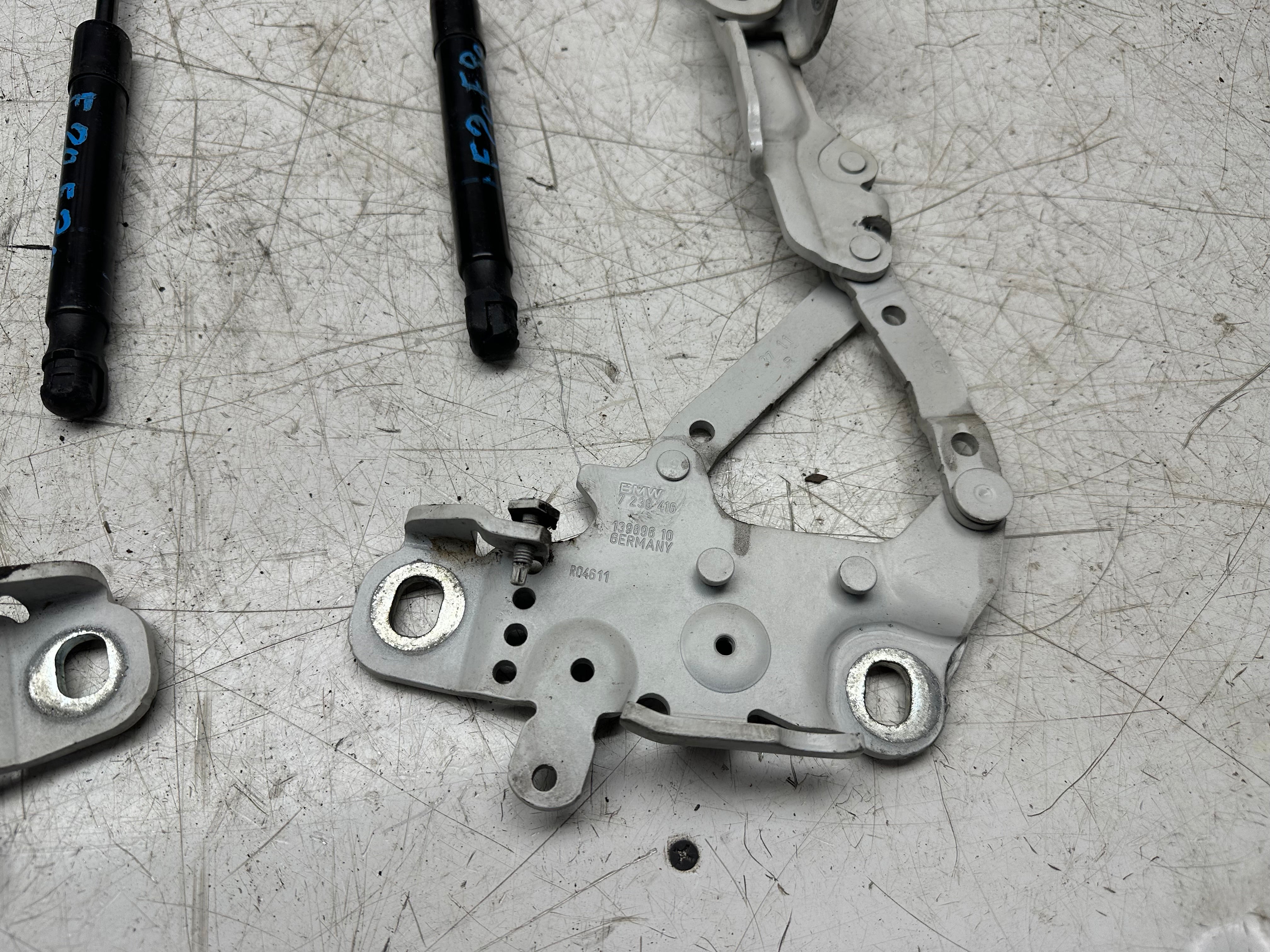 BMW 1 / 3 Series F20 F30 Pair Bonnet Hinges R&L (7239415) (7239416)