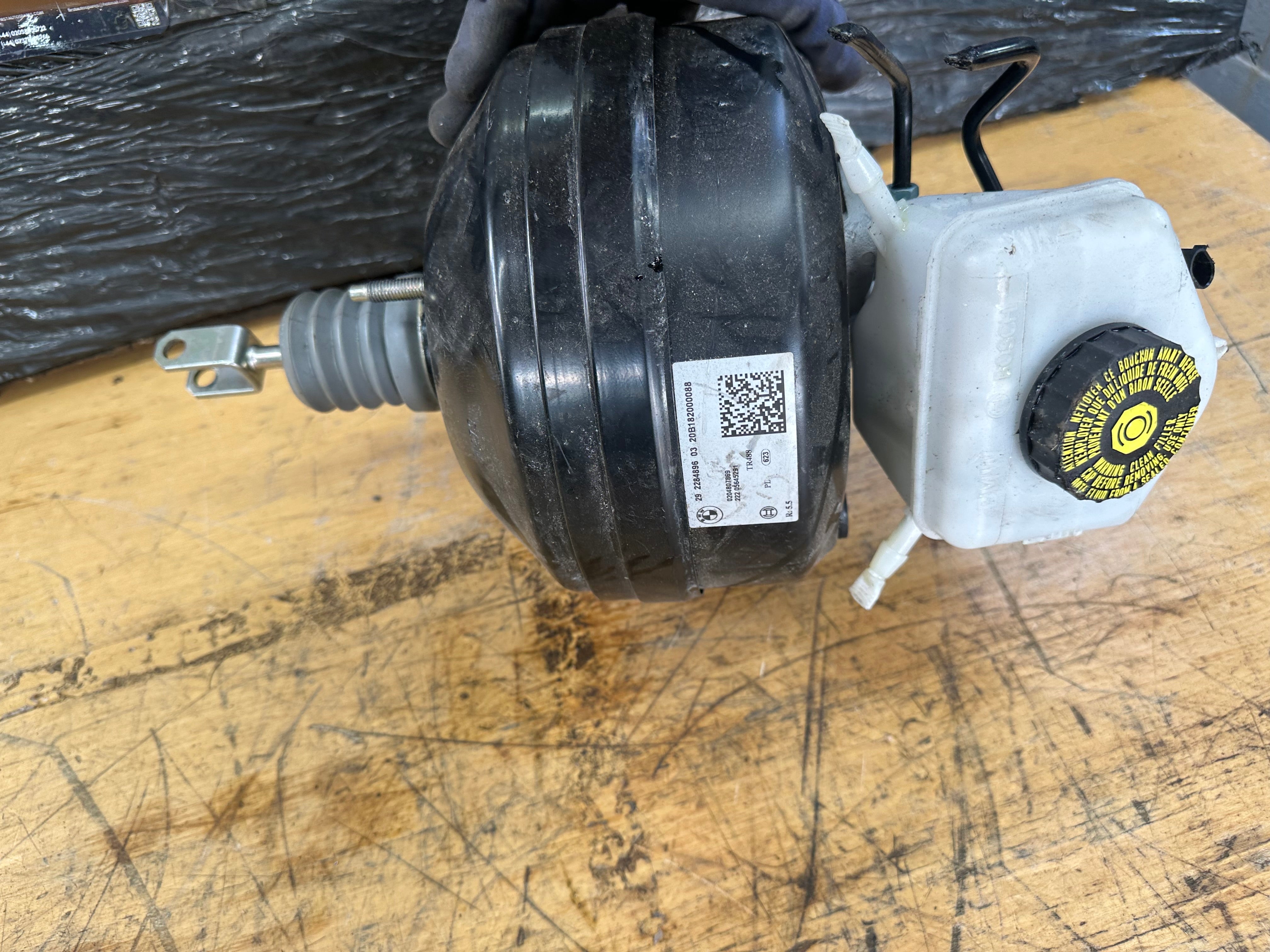 BMW 1 2 3 4 Series F20 F22 F30 F32 Brake Master Cylinder Servo (2284896 03)