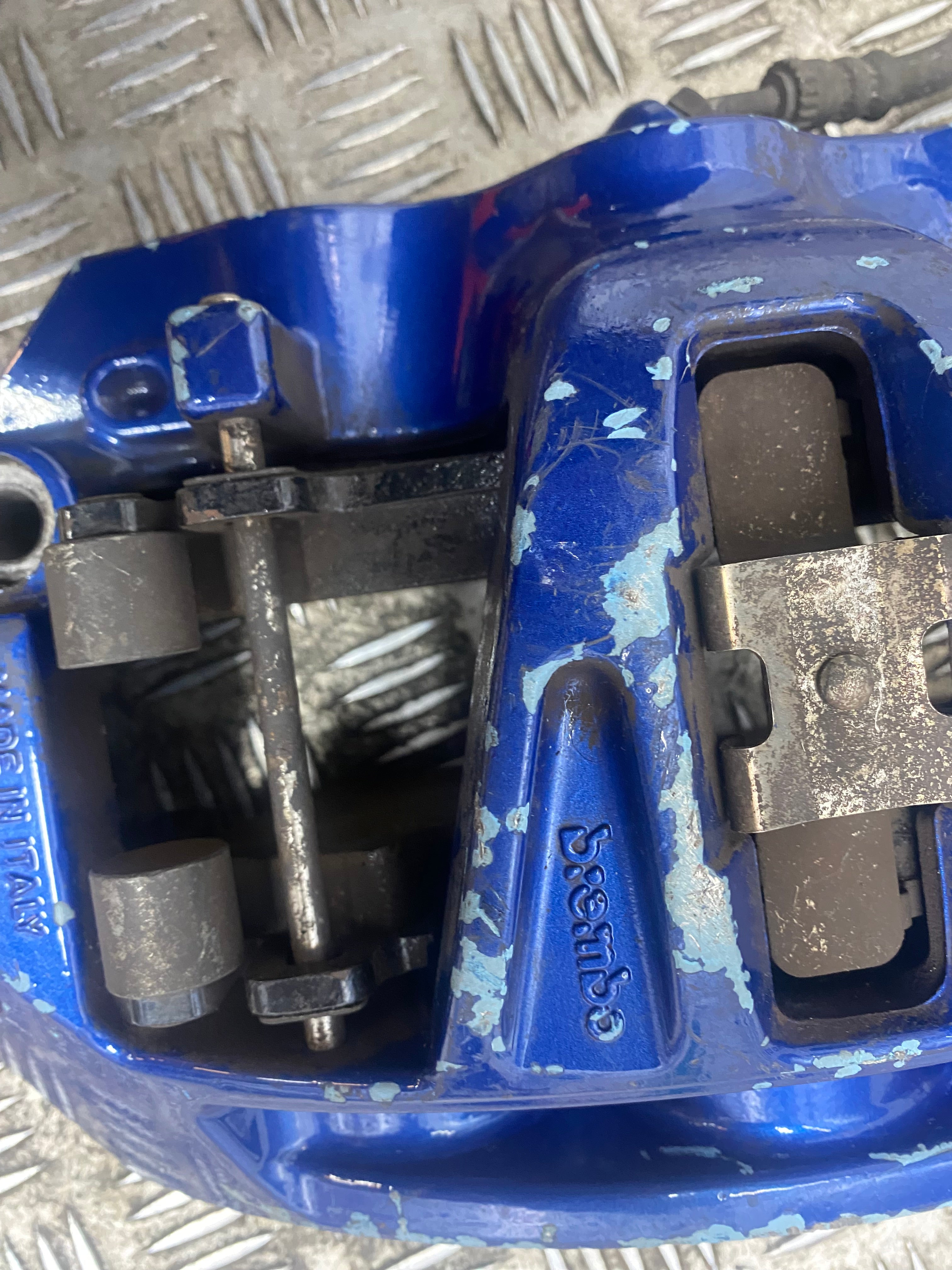 BMW Blue Brembo Front Left Side Brake Calipers – M5 / M6 – 30/34/36