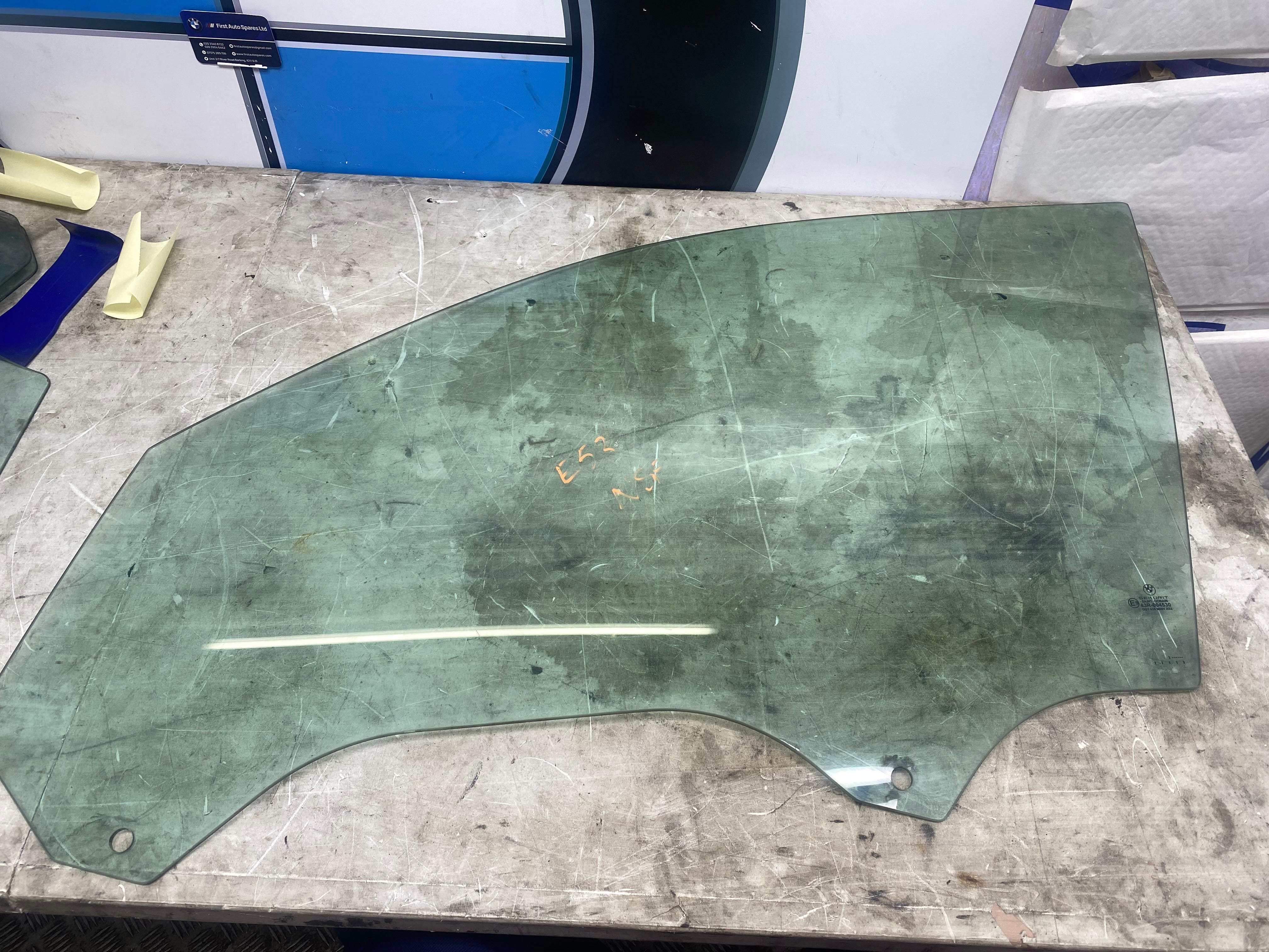 BMW Z8 E52 Front Passenger Side Window Glass 2000–2003