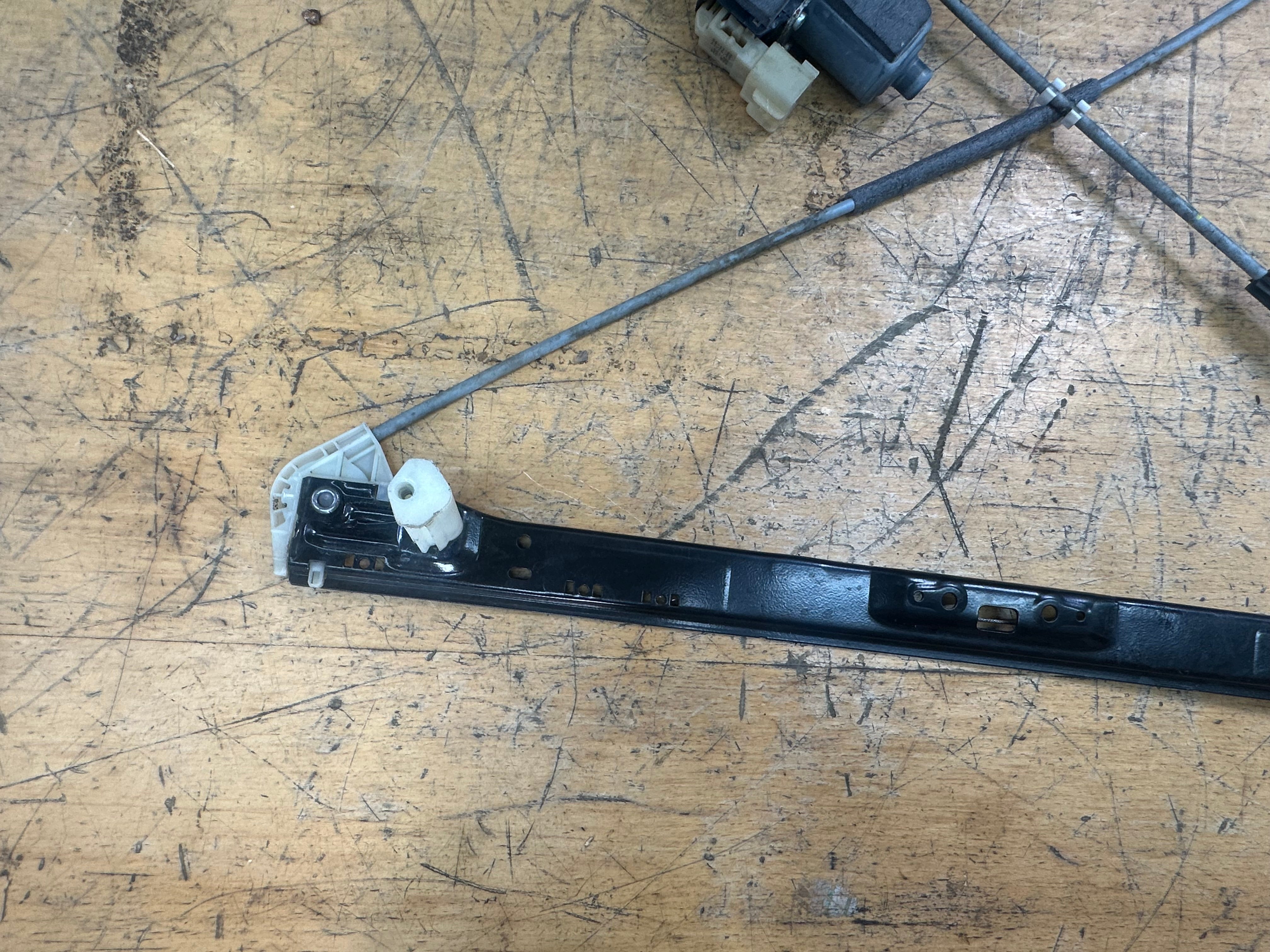 Range Rover Sport Right Driver’s Front O/S/F Window Regulator (0130822783)