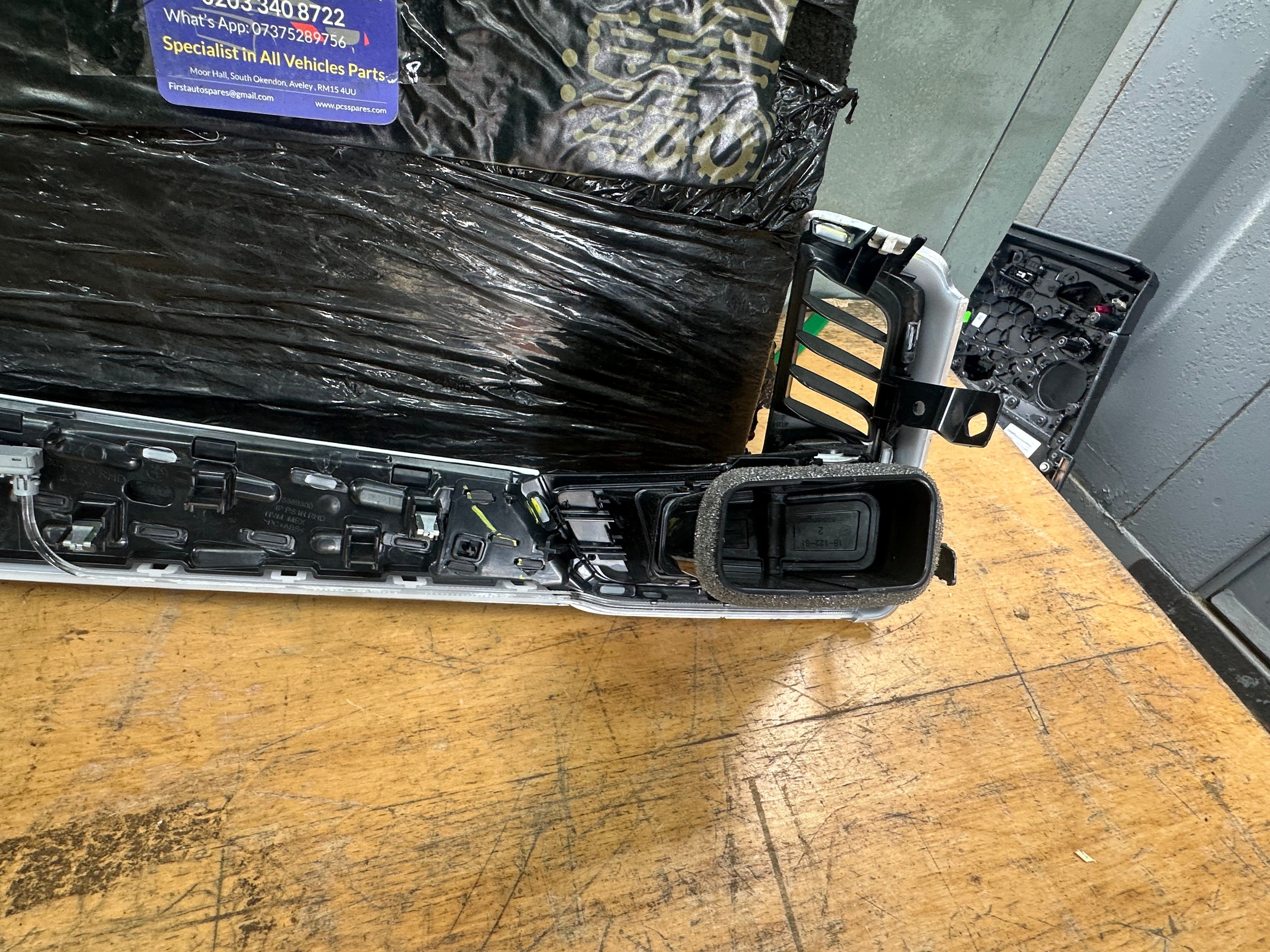 BMW X5 G05 Dashboard Centre Trim & Air Vents (8073203) (9458527)