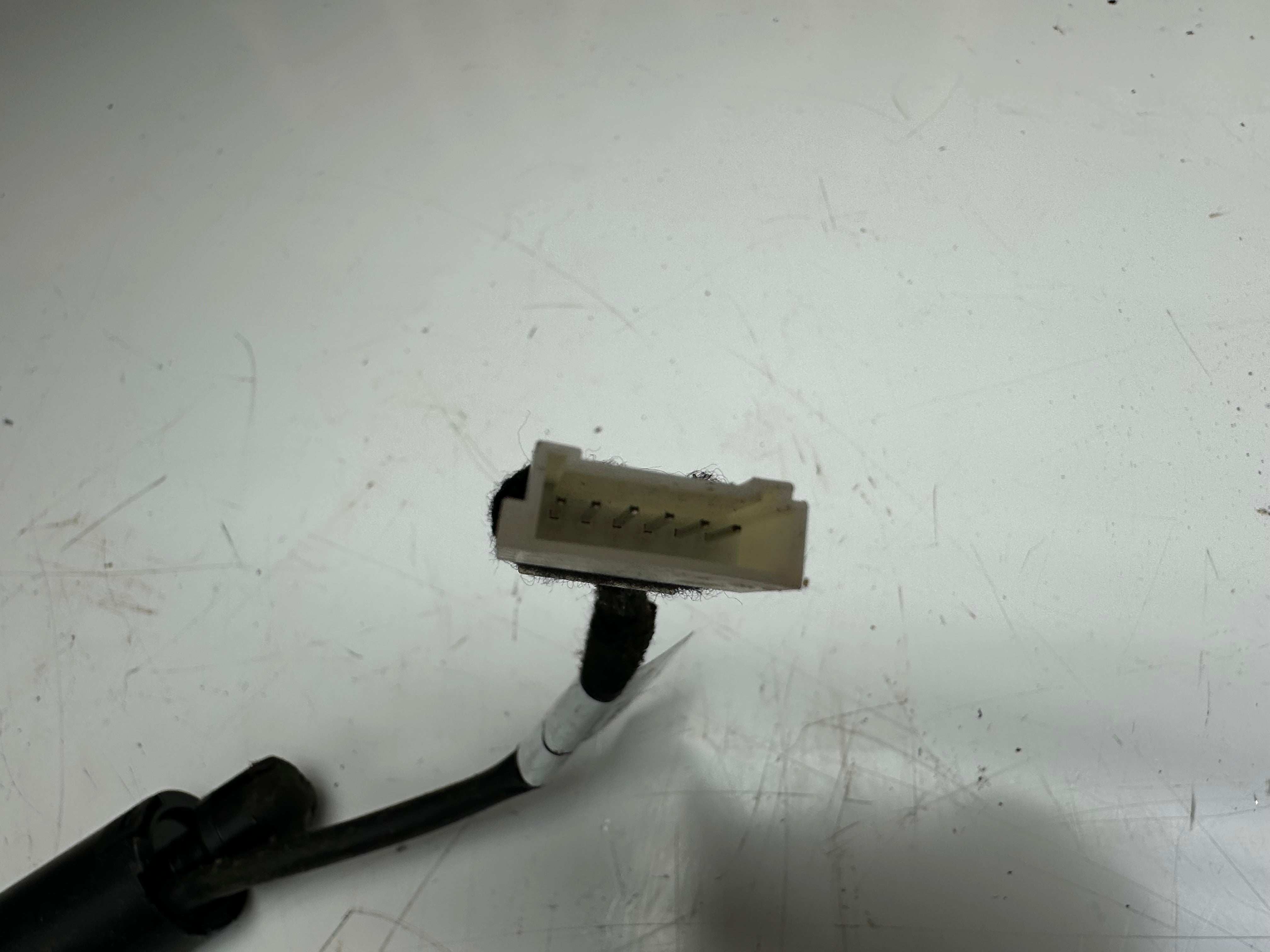 BMW 3 Series G20 G21 G28 R/L Tailgate Gas Strut (7453413-10) (C86009-106)
